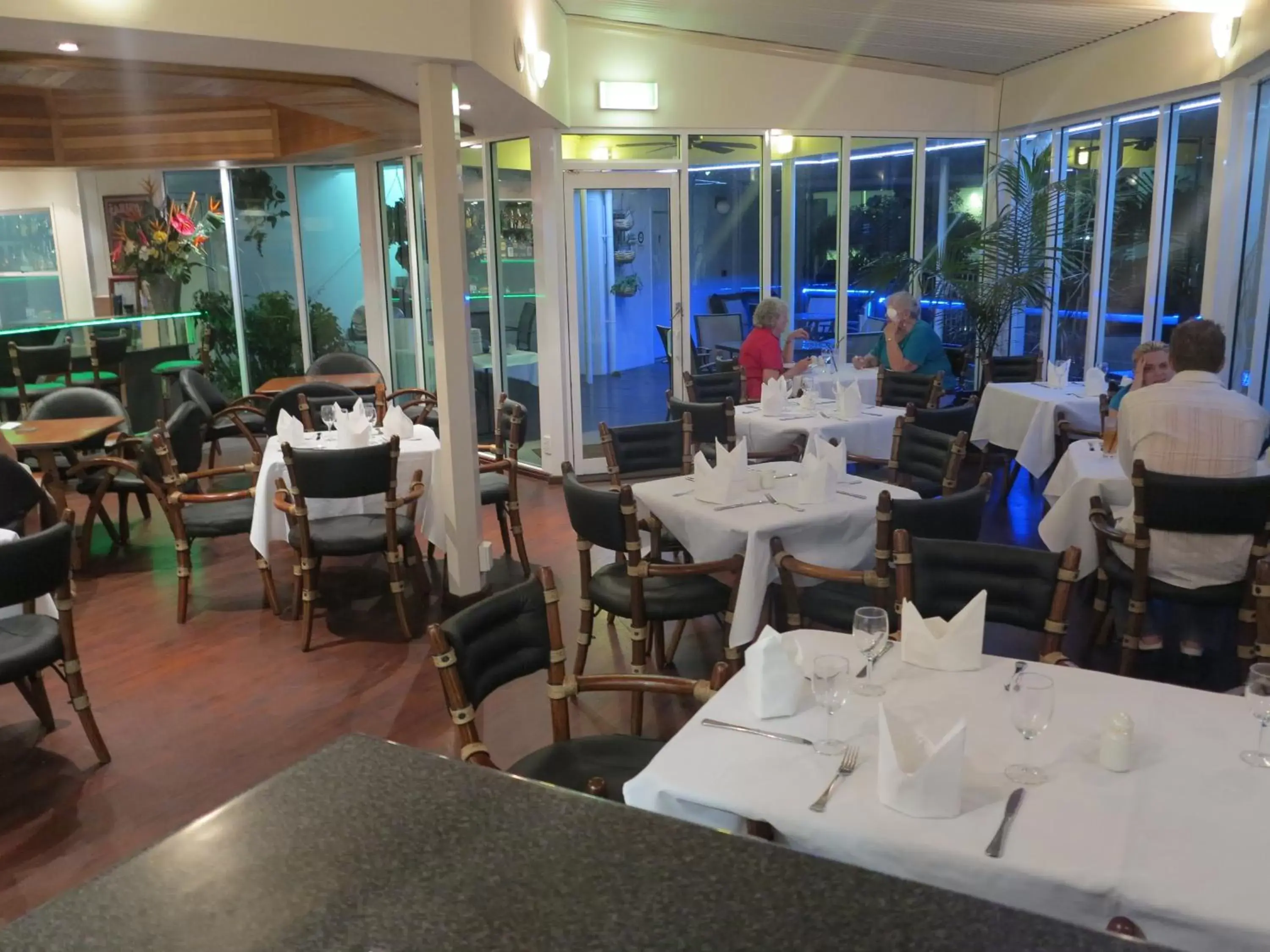 Restaurant/Places to Eat in Cairns Sheridan Hotel