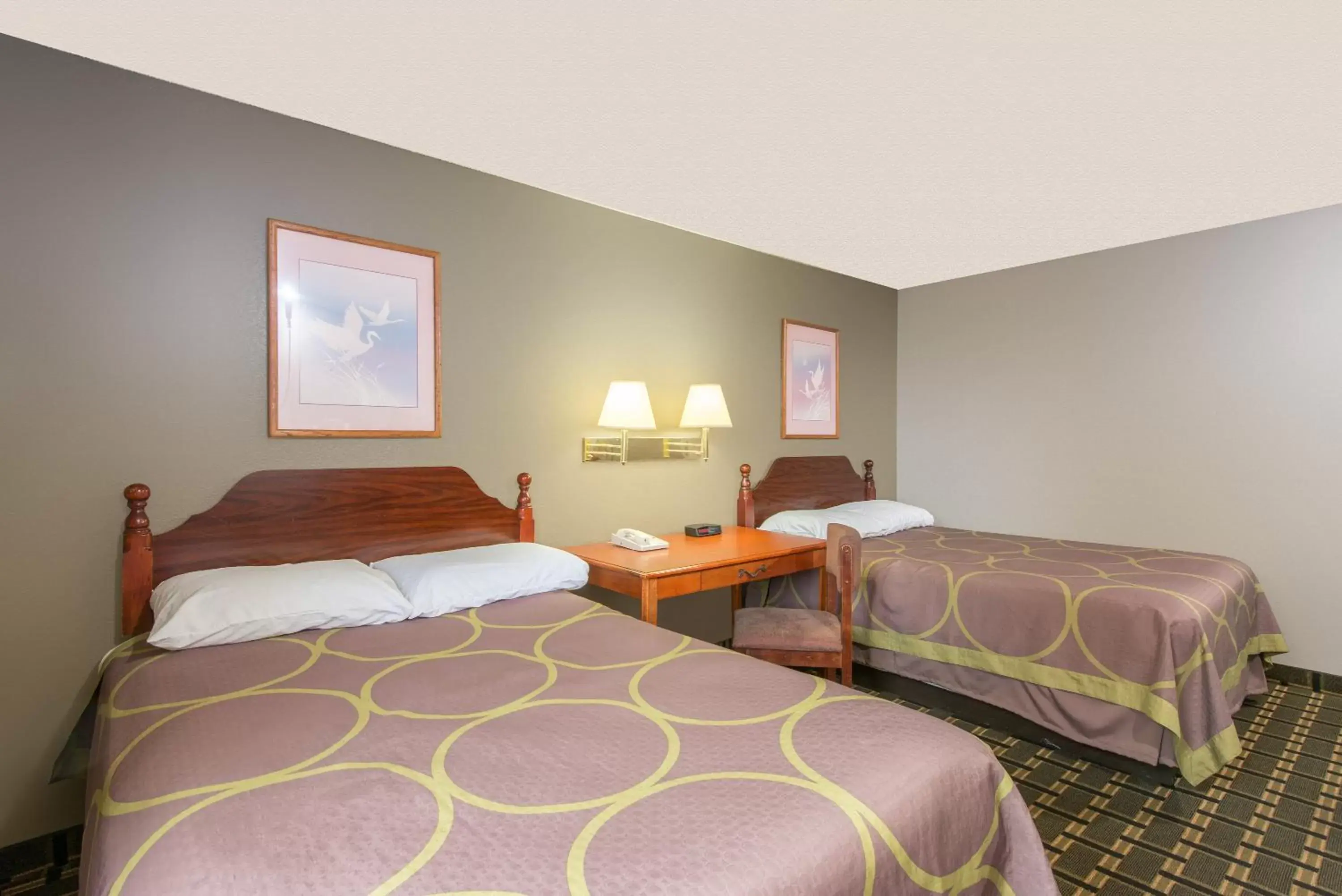 Double Room with Two Double Beds - Smoking in Super 8 by Wyndham Youngstown/Austintown