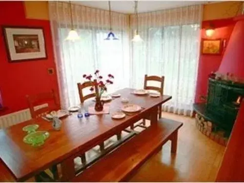 Dining area in Armidale Cottages B&B