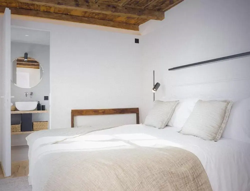 Bed in Locanda San Silvestro - Meride
