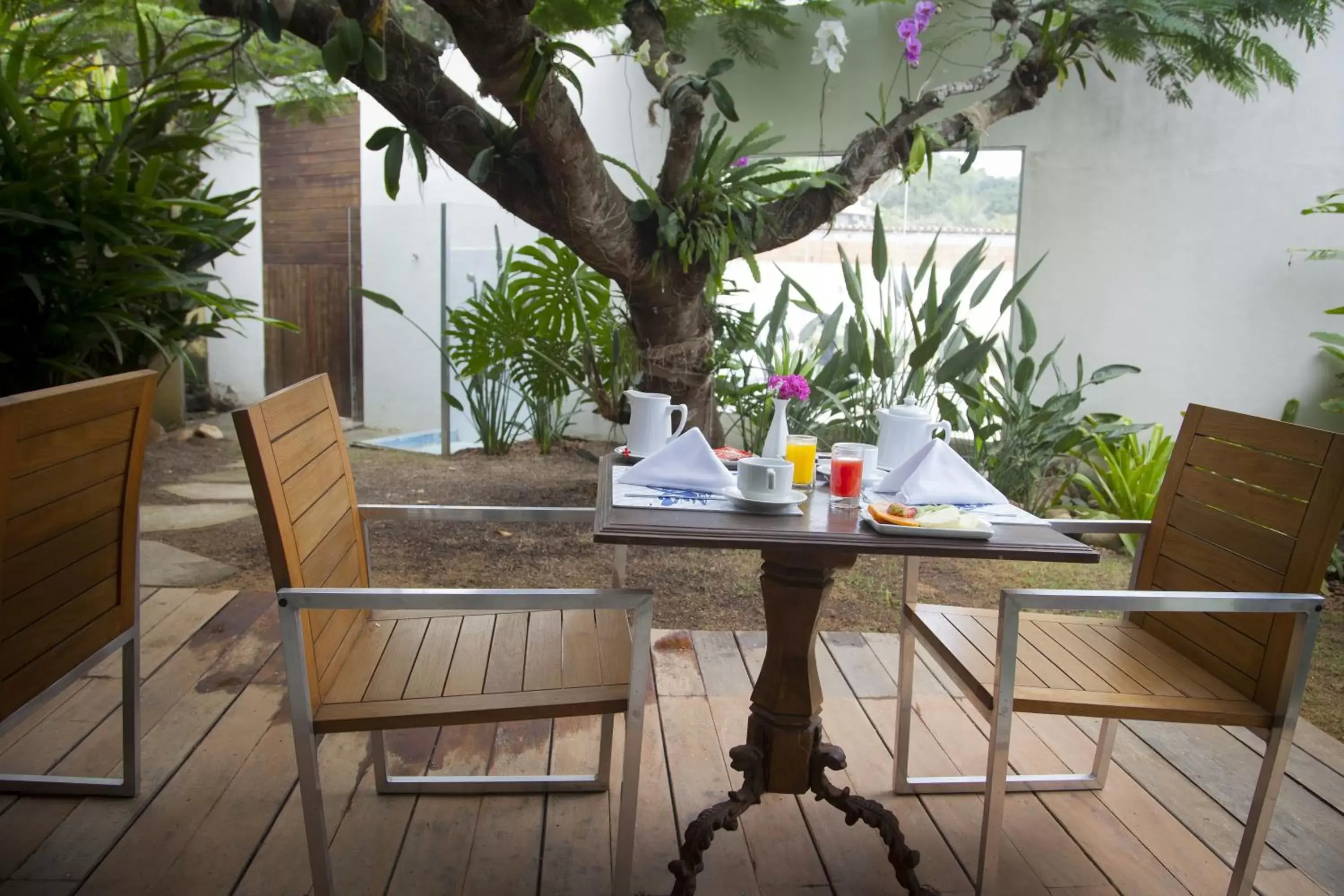 Balcony/Terrace, Restaurant/Places to Eat in Armação dos Búzios Pousada Design