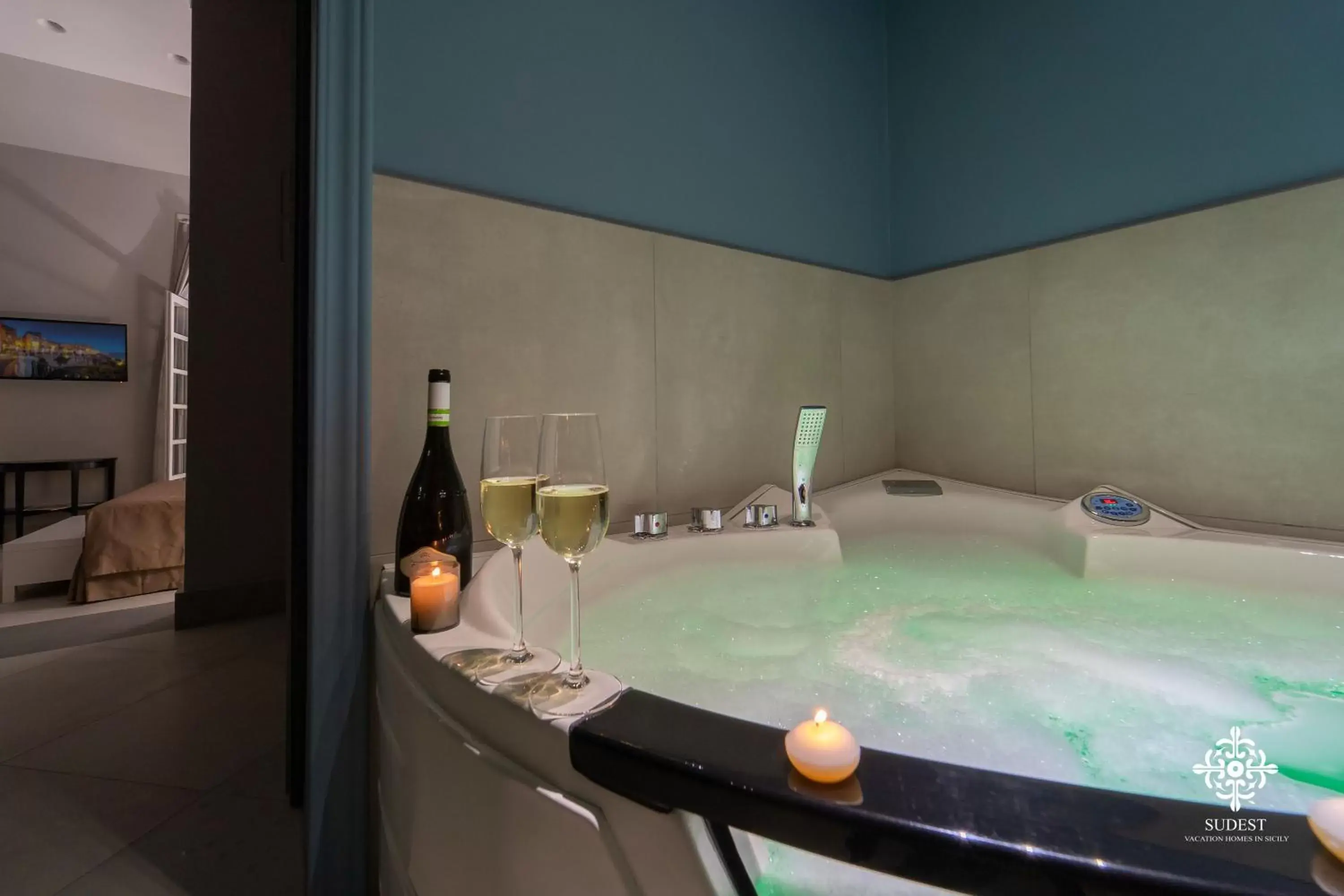 Hot Tub in Matteotti Luxury Residence