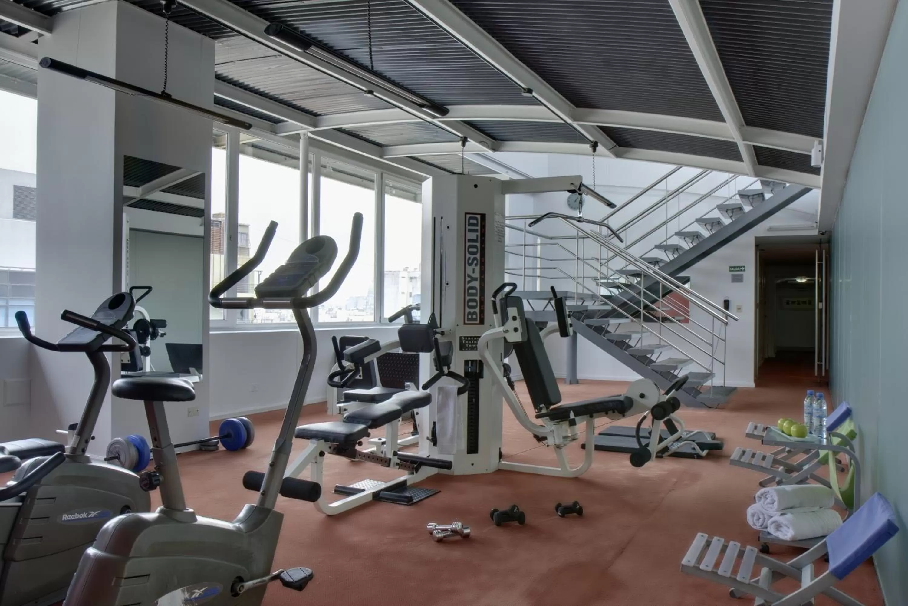 Fitness centre/facilities in Broadway Hotel & Suites