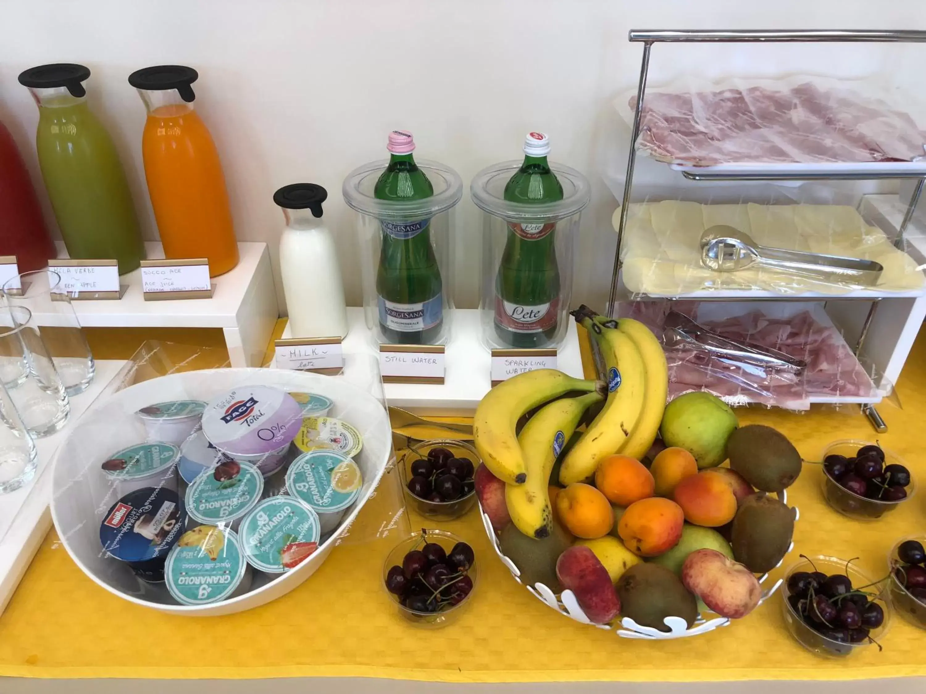 Continental breakfast in The Five Rooms Napoli