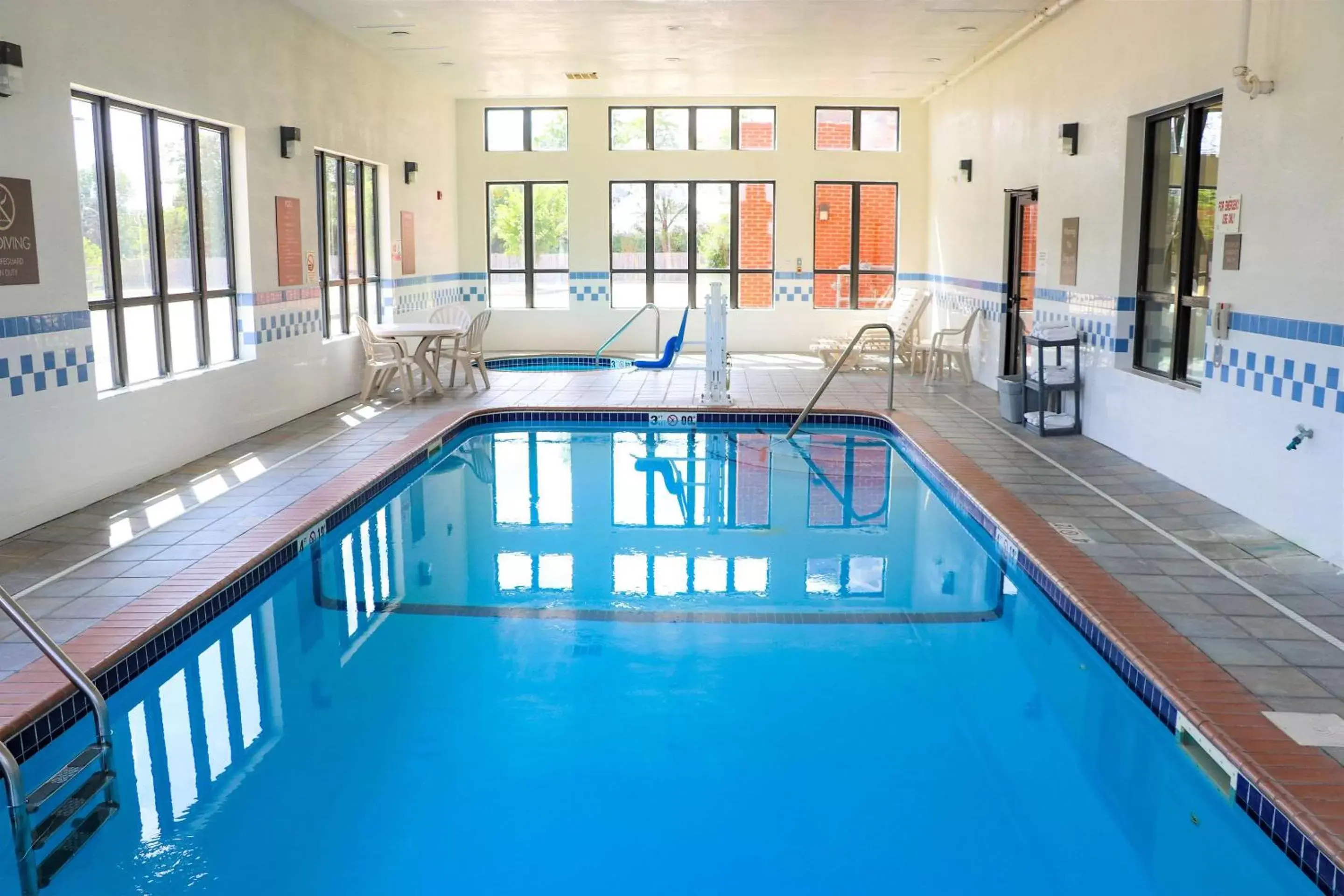 On site, Swimming Pool in Comfort Inn & Suites Sikeston I-55