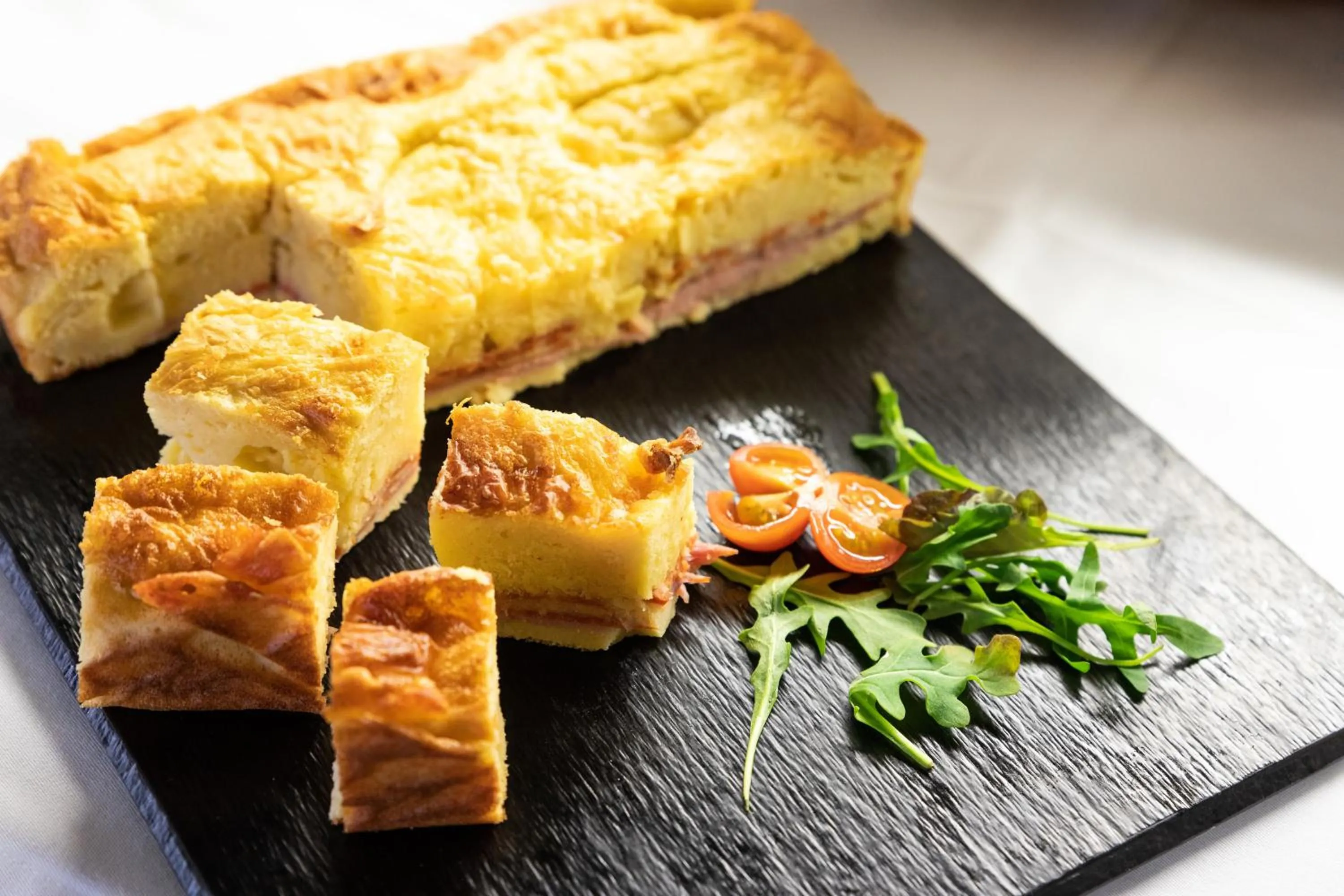 Restaurant/places to eat in Hotel Black Tulip - Porto Gaia