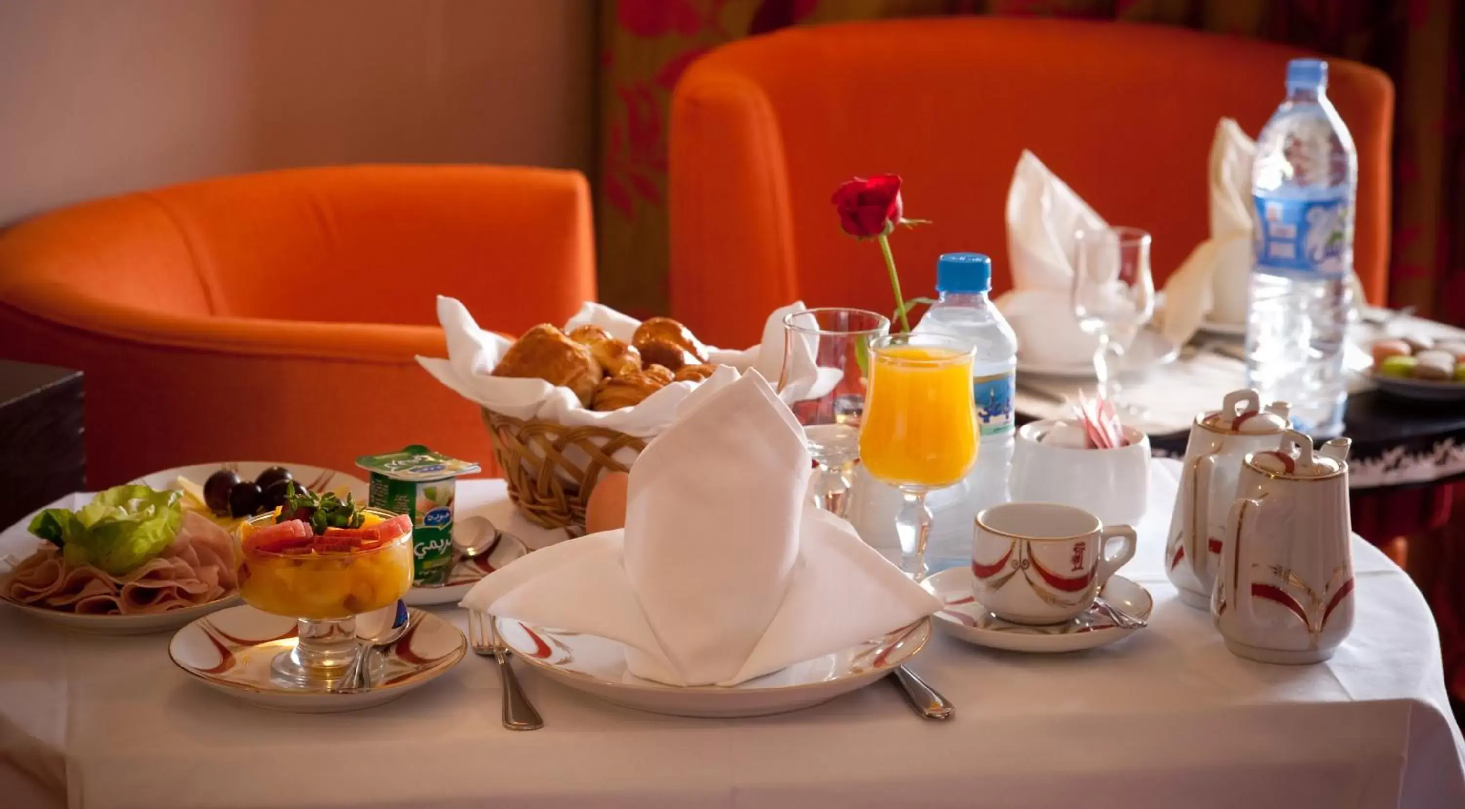 Buffet breakfast in Palm Plaza Hôtel & Spa
