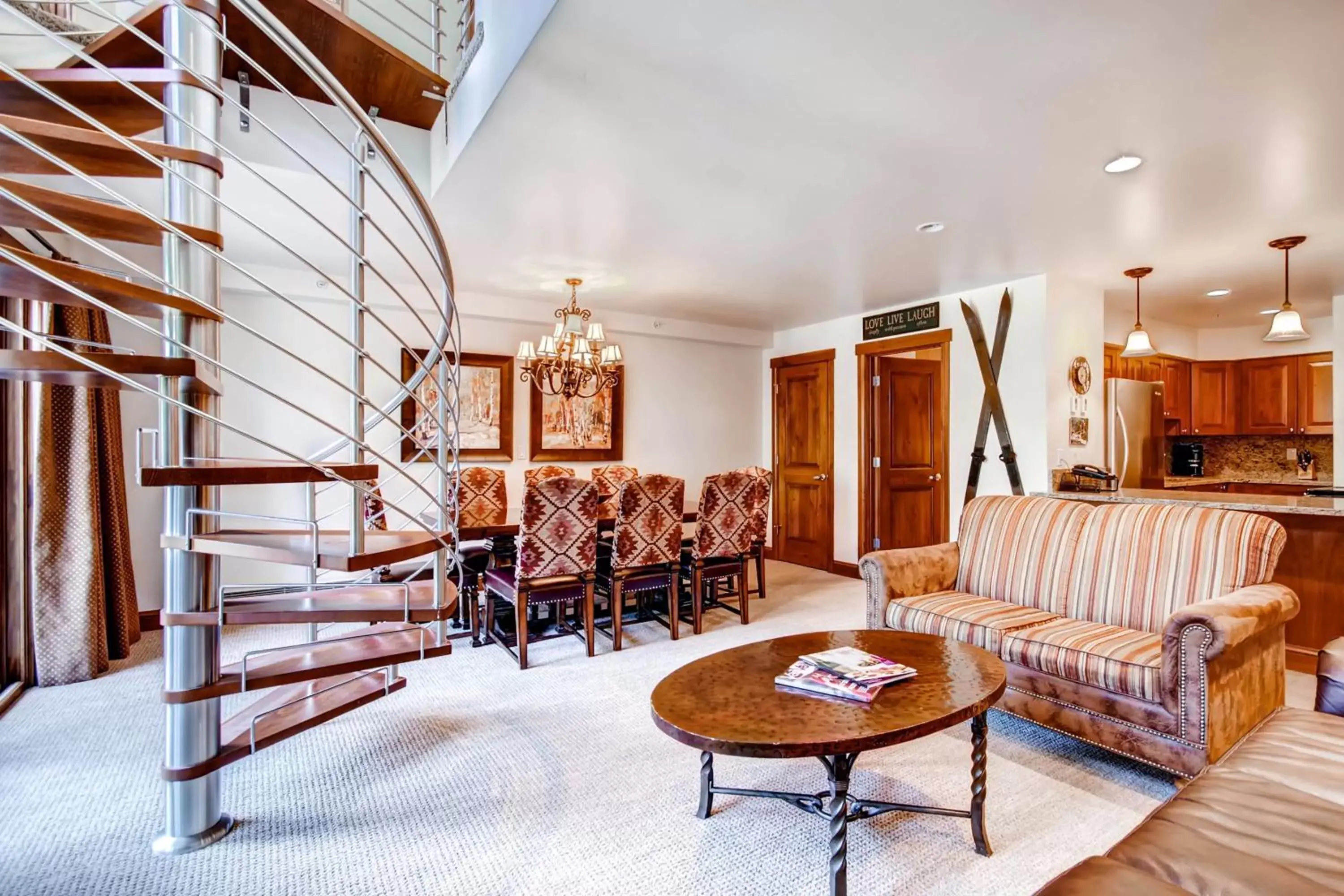 Seating Area in Lion Square Lodge