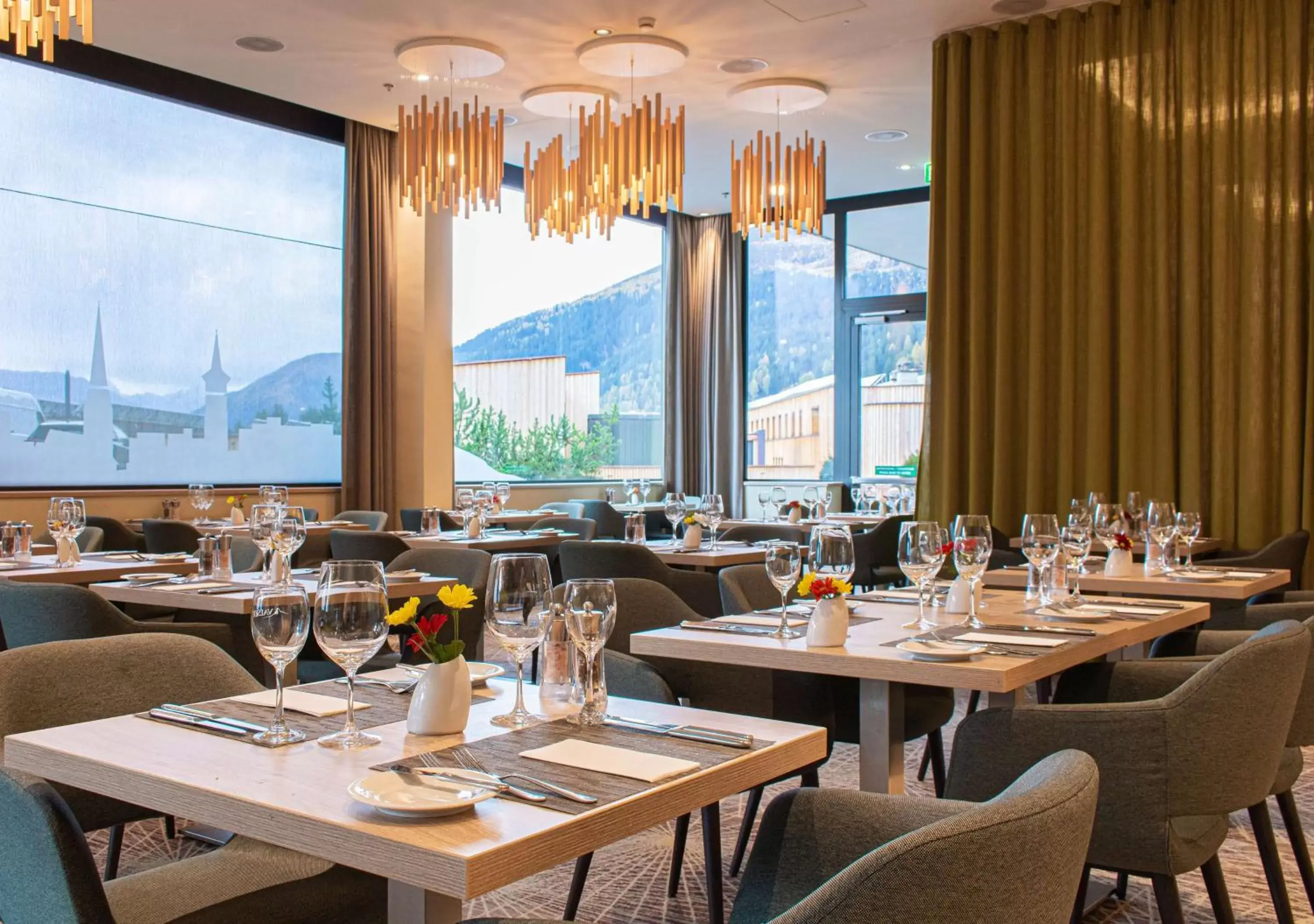 Lounge or bar, Restaurant/Places to Eat in Hilton Garden Inn Davos