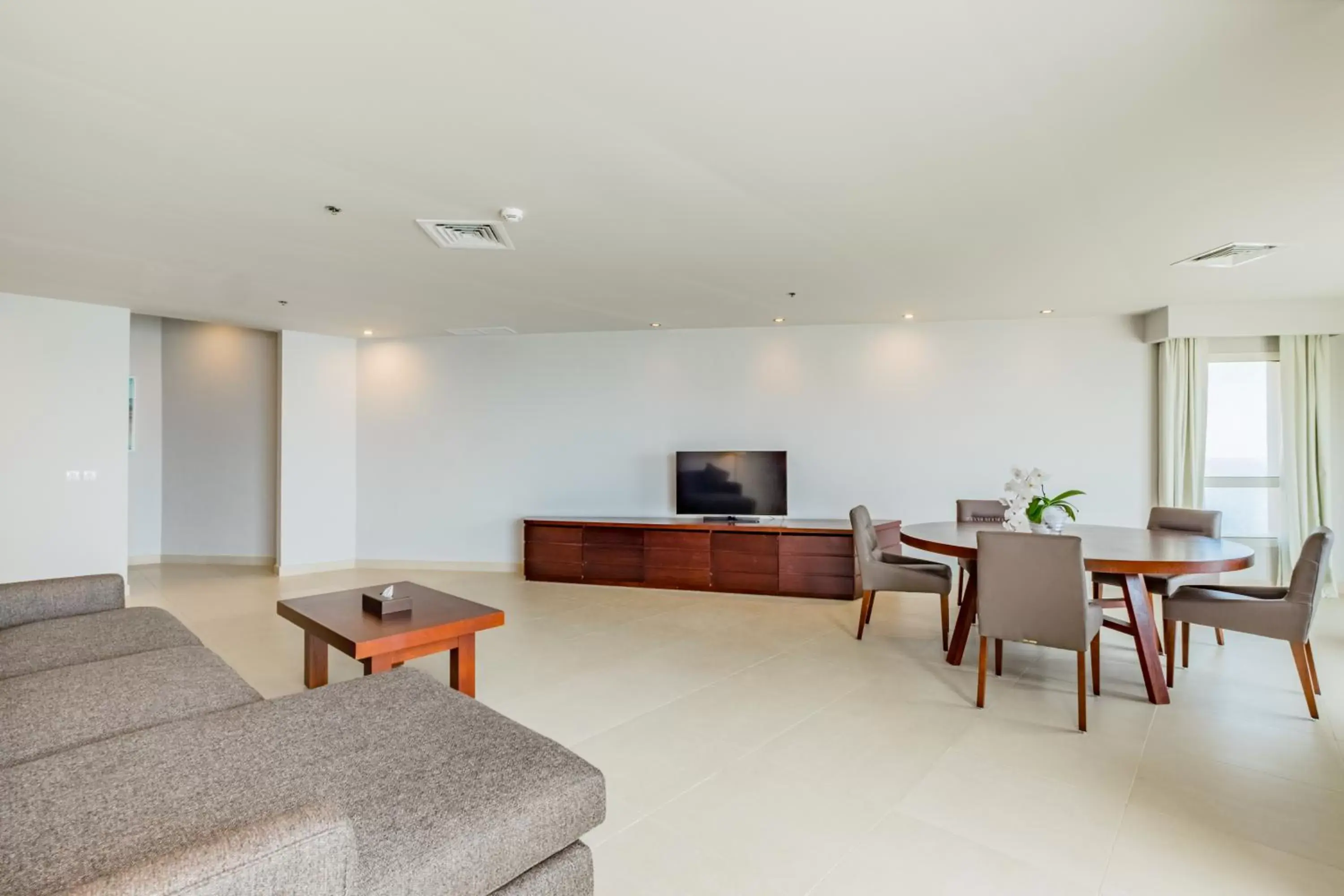 Living room, Seating Area in Radisson Blu Resort, Fujairah