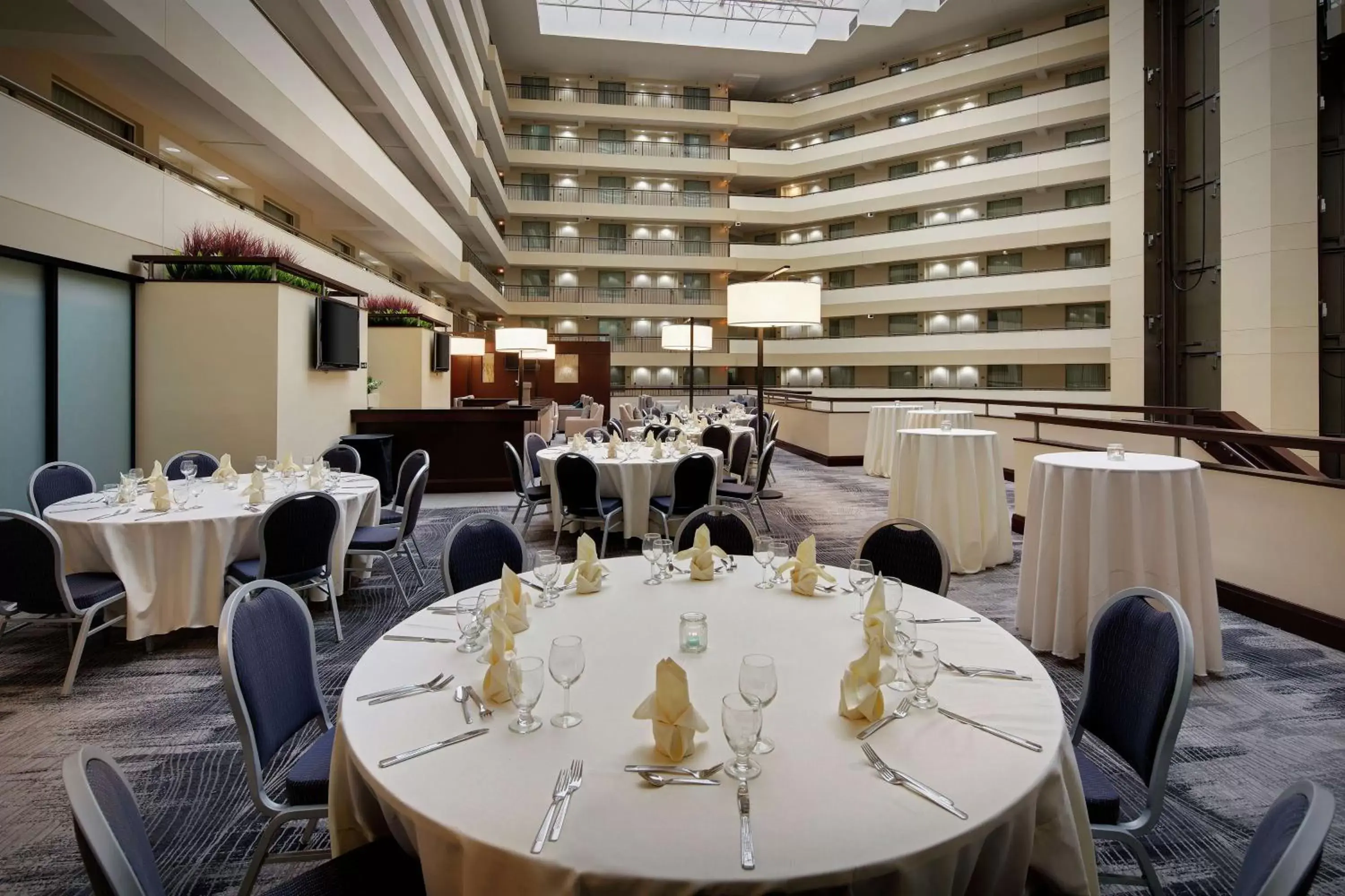 Dining area, Restaurant/Places to Eat in Embassy Suites by Hilton Detroit Troy Auburn Hills