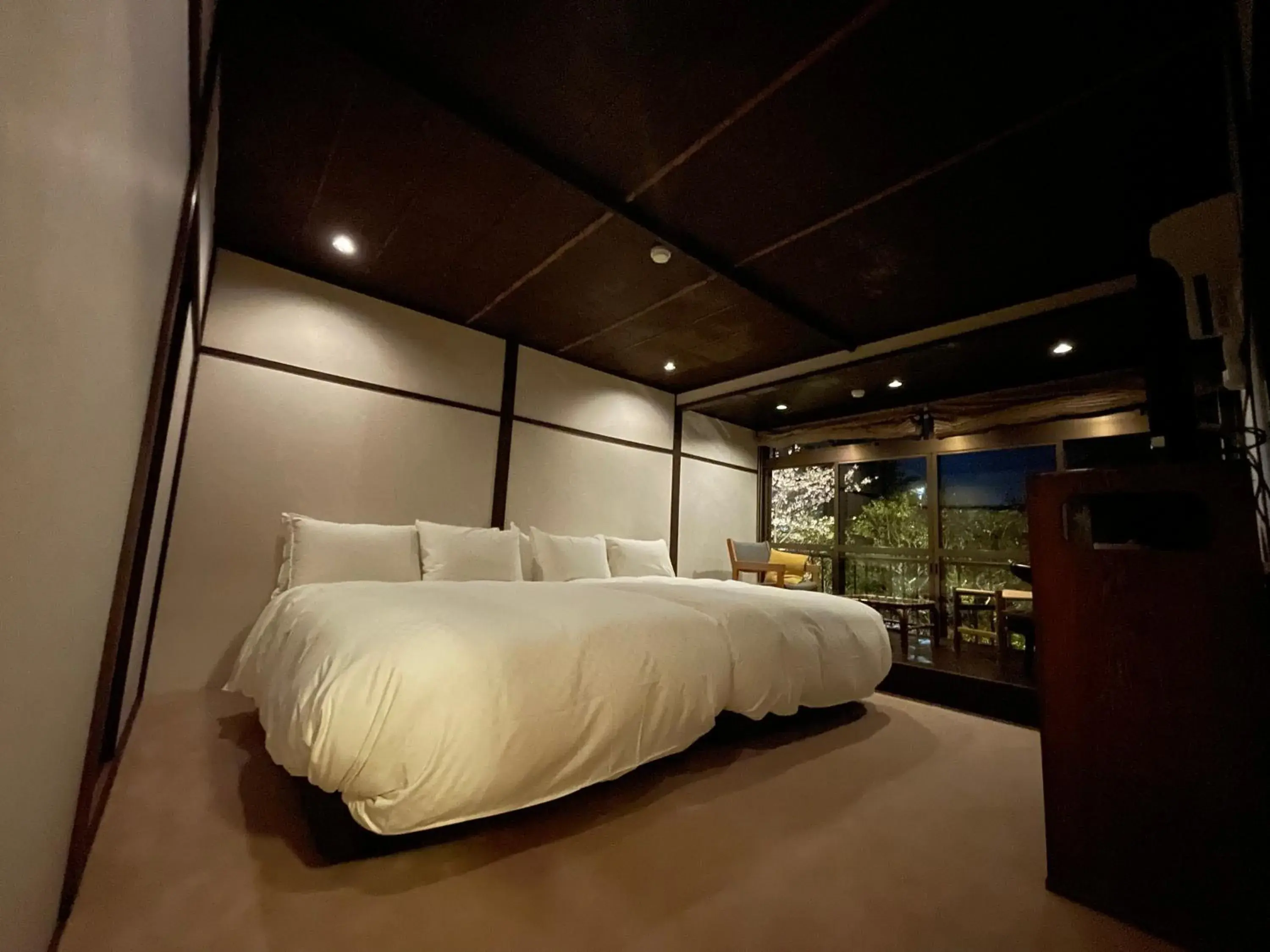 Photo of the whole room, Bed in Kyoto Nanzenji Ryokan Yachiyo