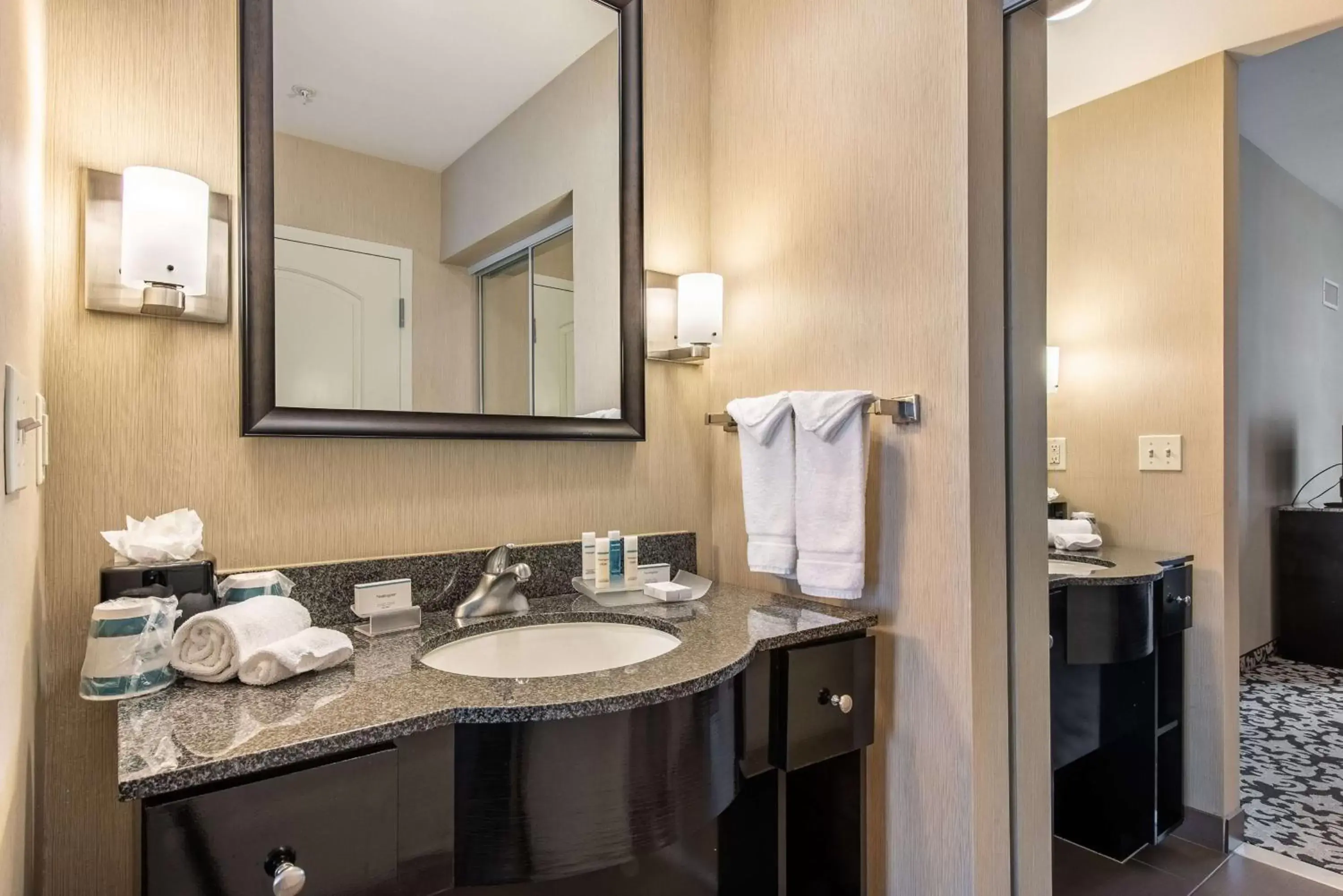 Bathroom in Homewood Suites by Hilton Oxnard/Camarillo