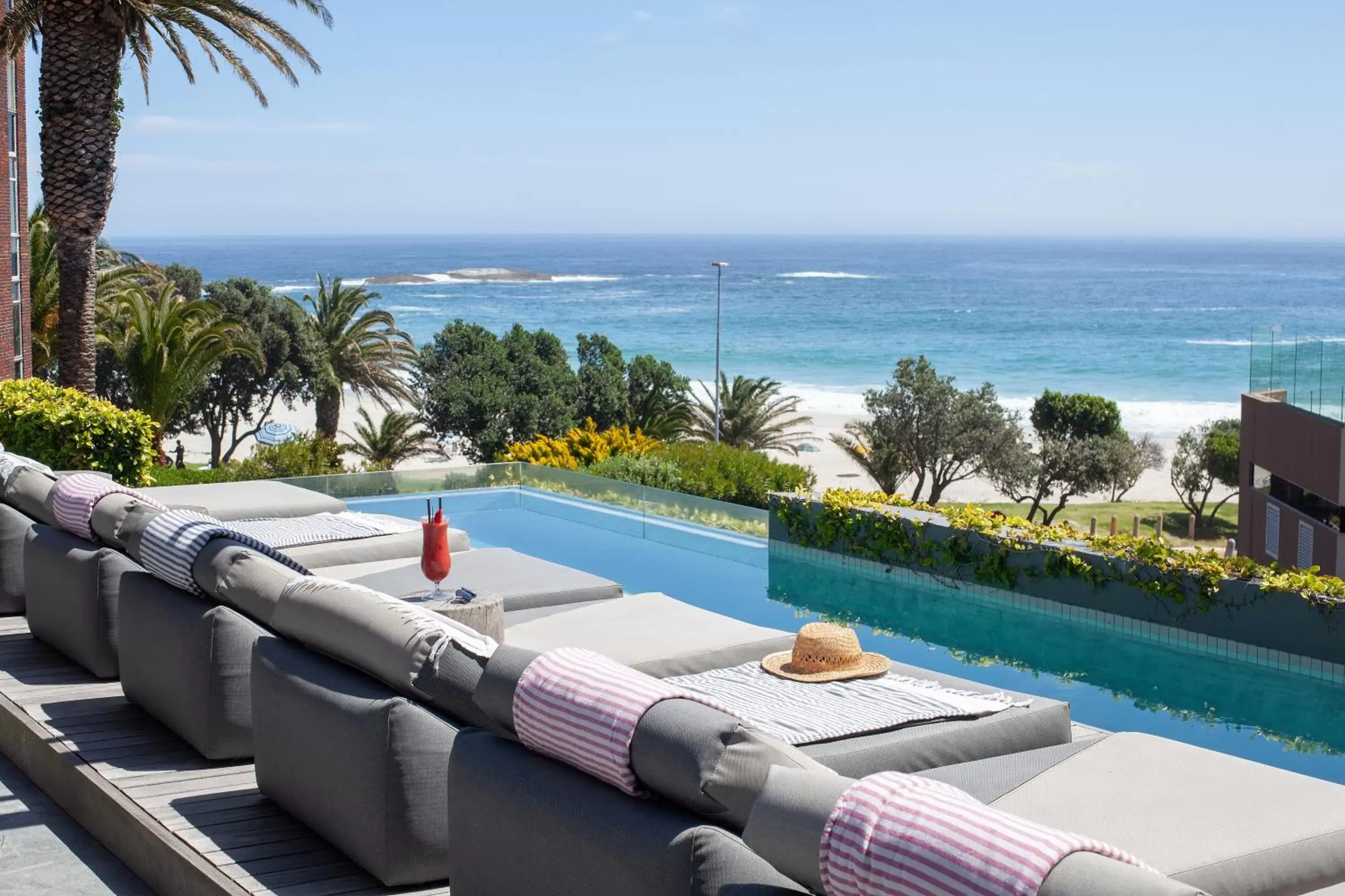Sea view, Swimming Pool in POD Camps Bay