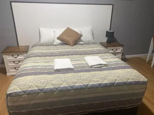 Bed in Tollgate Motel