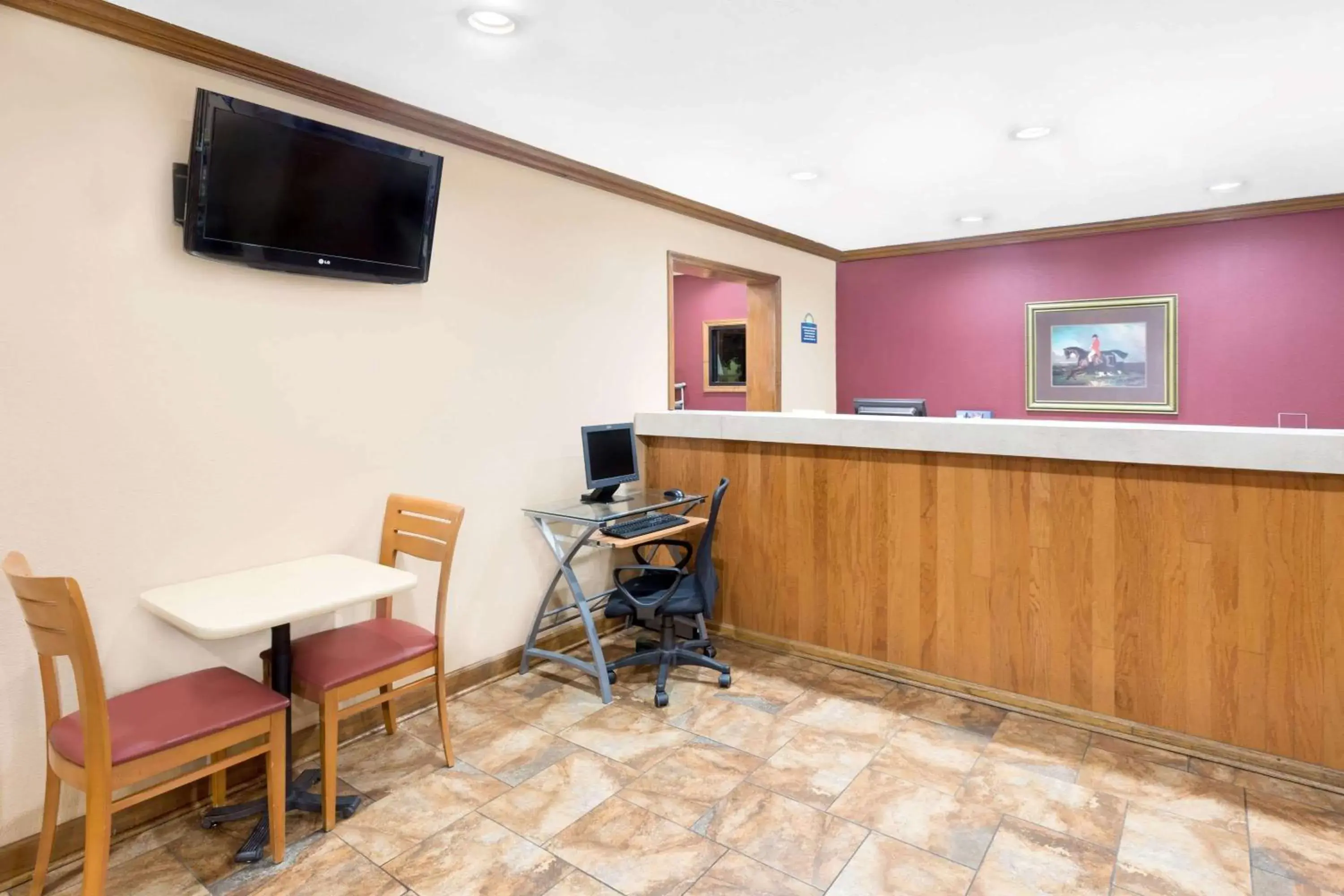 Lobby or reception, TV/Entertainment Center in Days Inn by Wyndham Aiken - Interstate Hwy 20