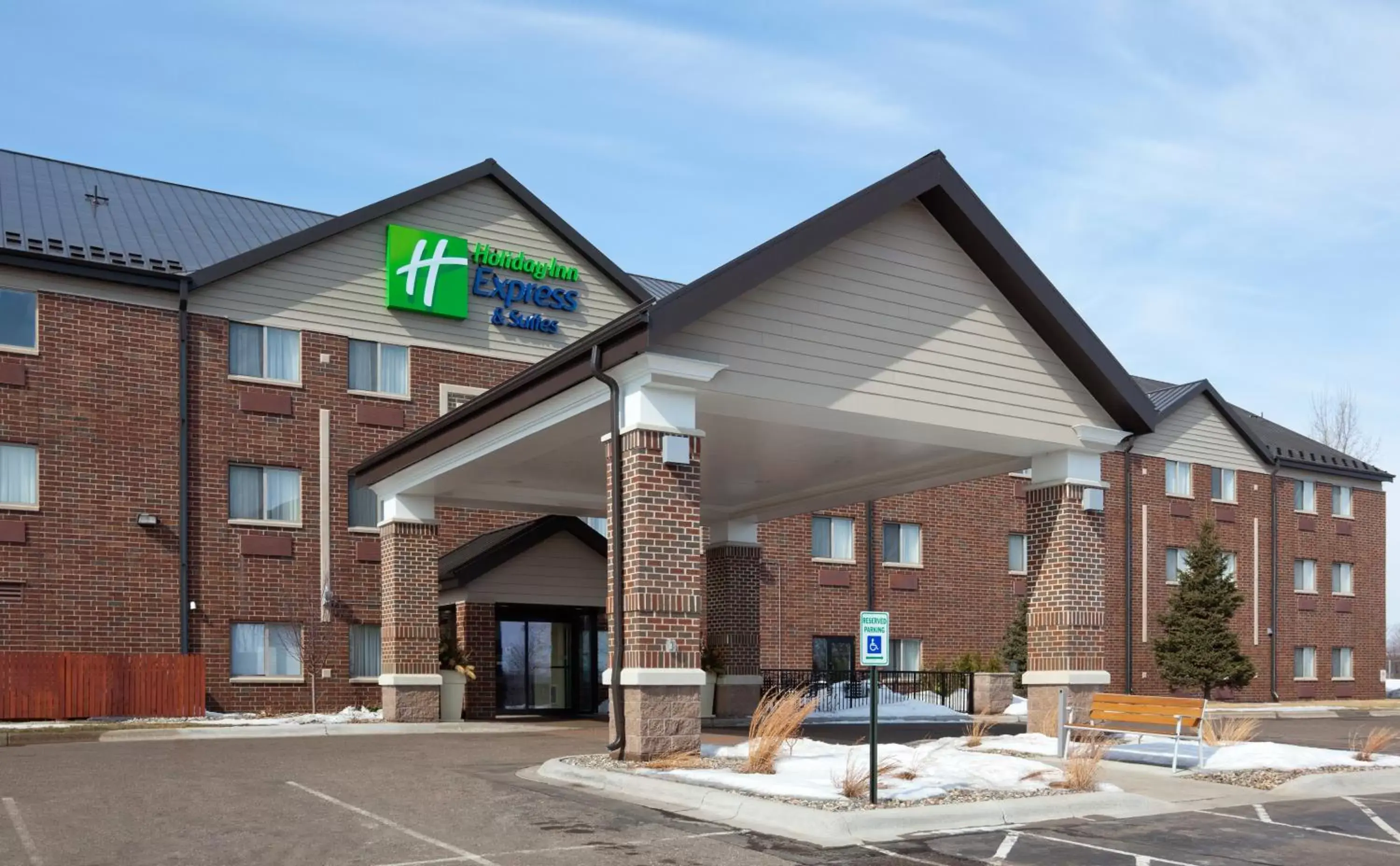 Property building in Holiday Inn Express Hotel & Suites St. Paul - Woodbury by IHG Property building in Holiday Inn Express Hotel & Suites St. Paul - Woodbury by IHG