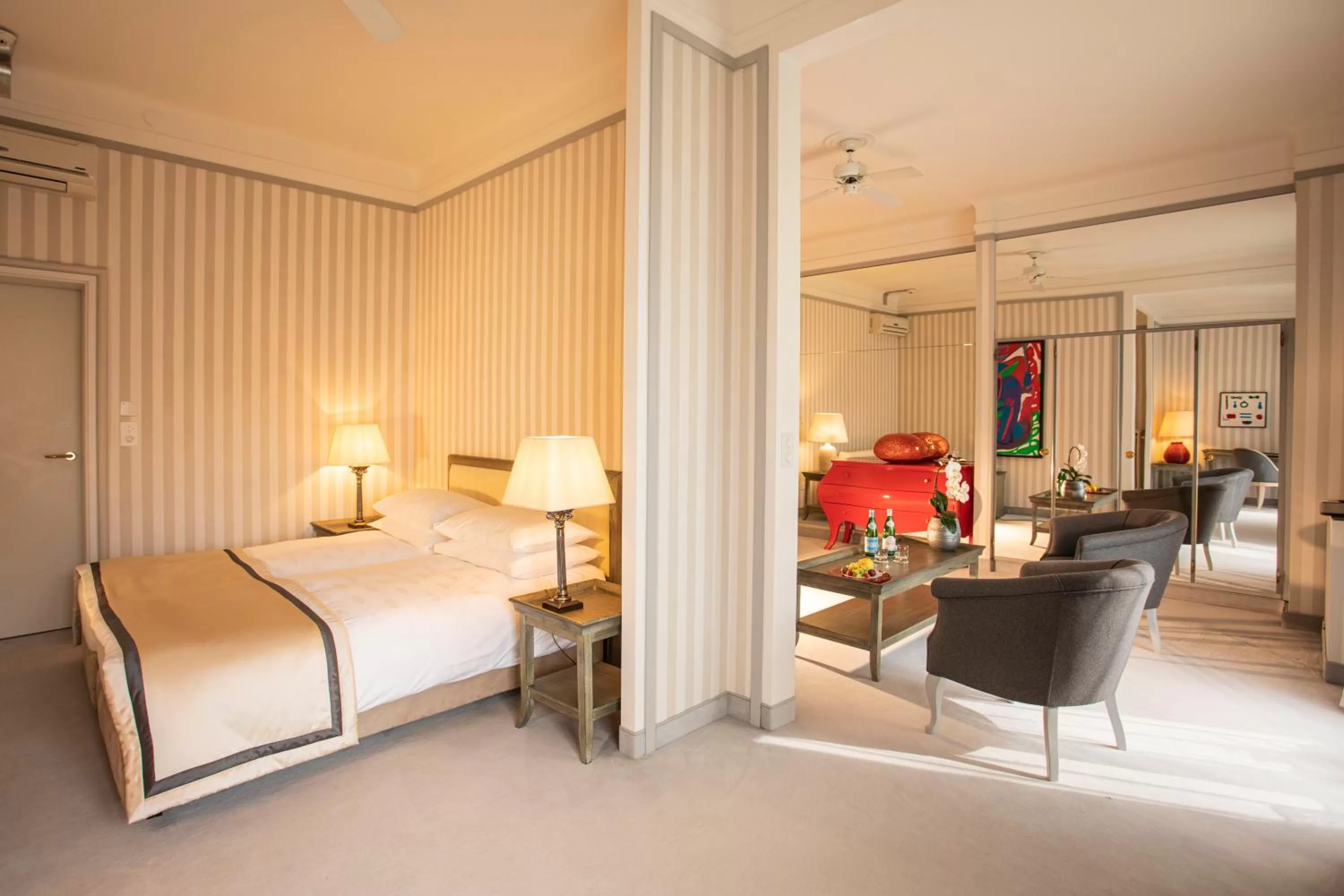 Photo of the whole room, Bed in Grand Hotel Villa Castagnola