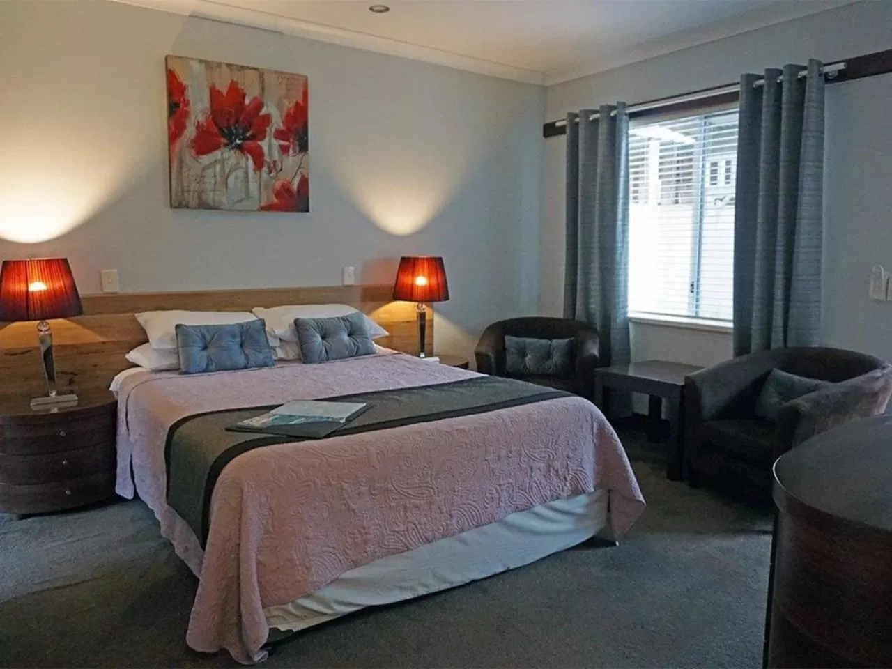 Executive Queen Room with Courtyard View and Spa Bath in Adamsons Riverside Accommodation