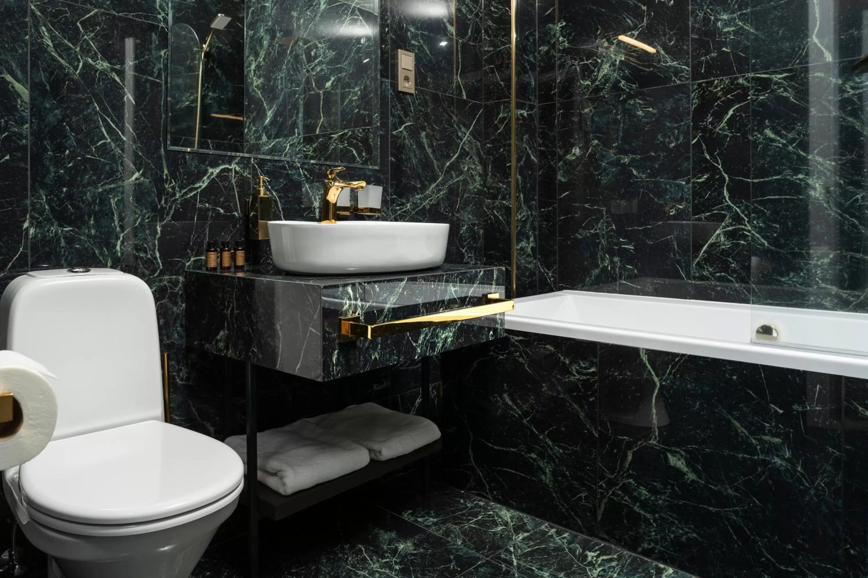 Bathroom in St Palace Hotel