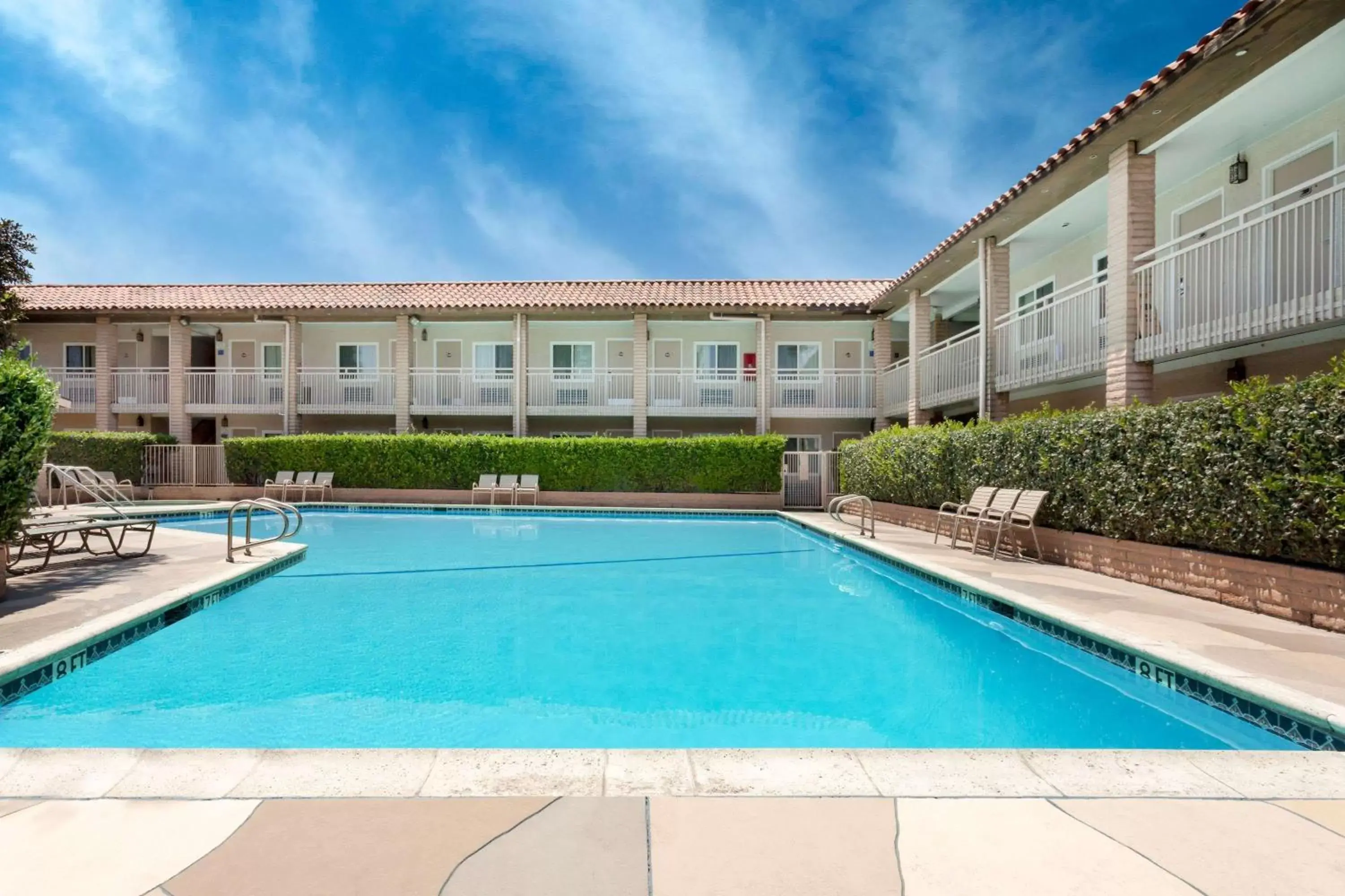 On site, Swimming Pool in Travelodge by Wyndham Orange County Airport/ Costa Mesa