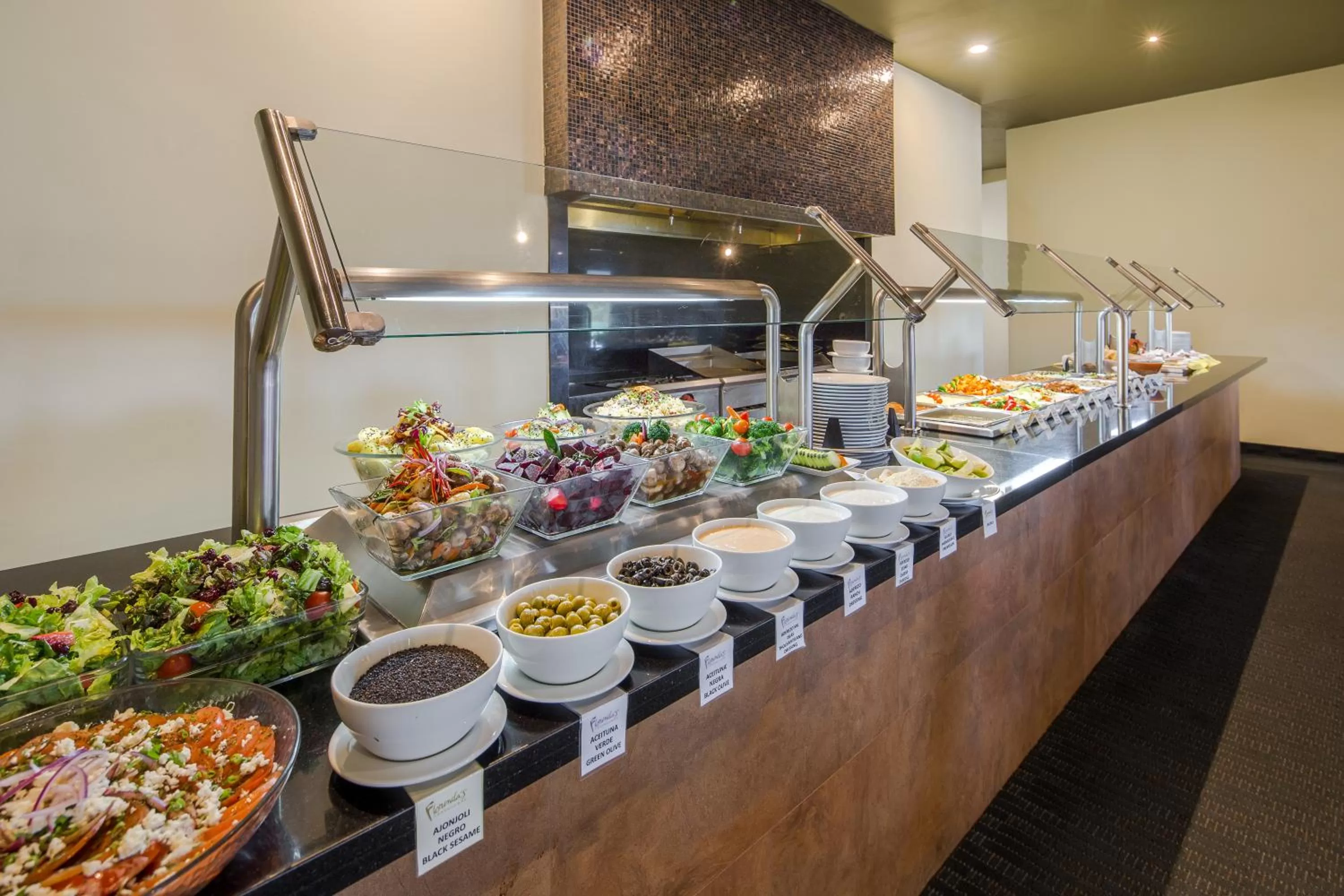 Restaurant/places to eat in Crowne Plaza Monterrey Aeropuerto by IHG