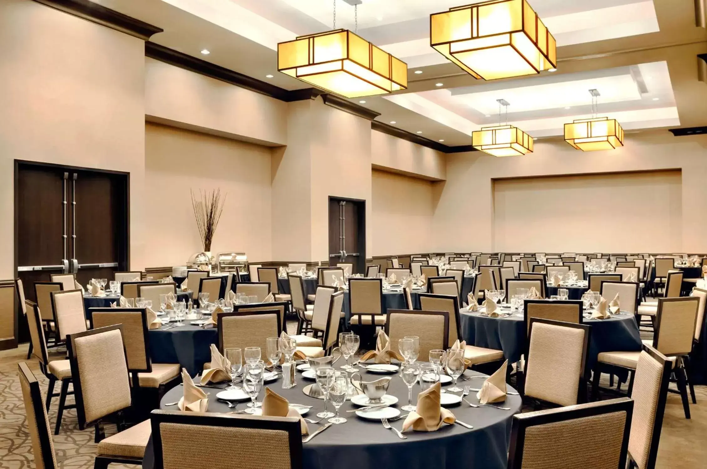 Meeting/conference room, Restaurant/Places to Eat in Embassy Suites by Hilton Salt Lake West Valley City