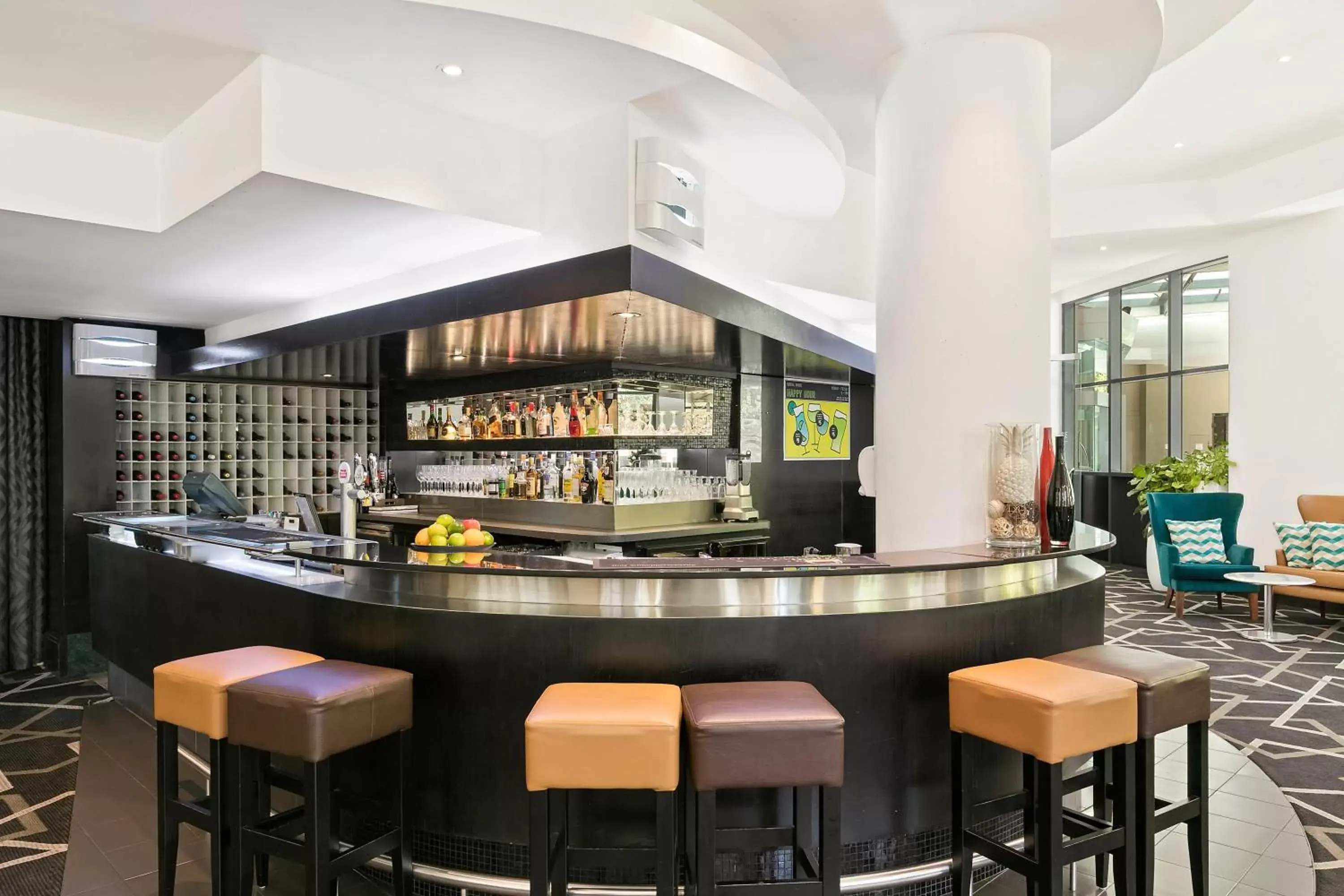 Restaurant/places to eat, Lounge/Bar in Mantra Parramatta