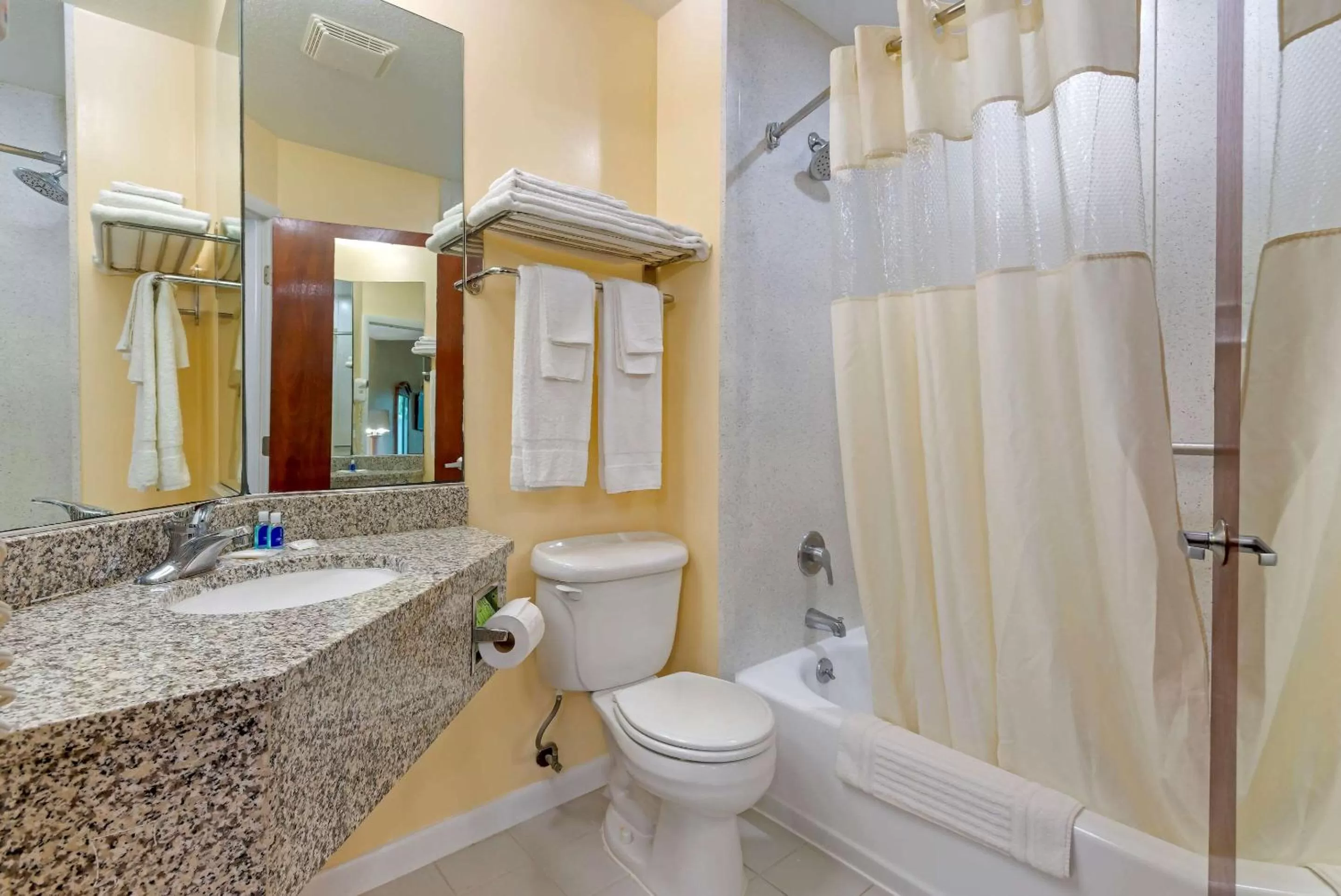 Bedroom in Rodeway Inn & Suites New Paltz - Hudson Valley