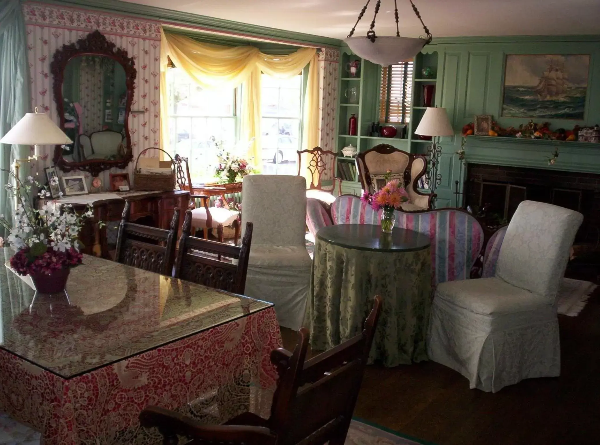 Living room, Seating Area in Harborview Inn