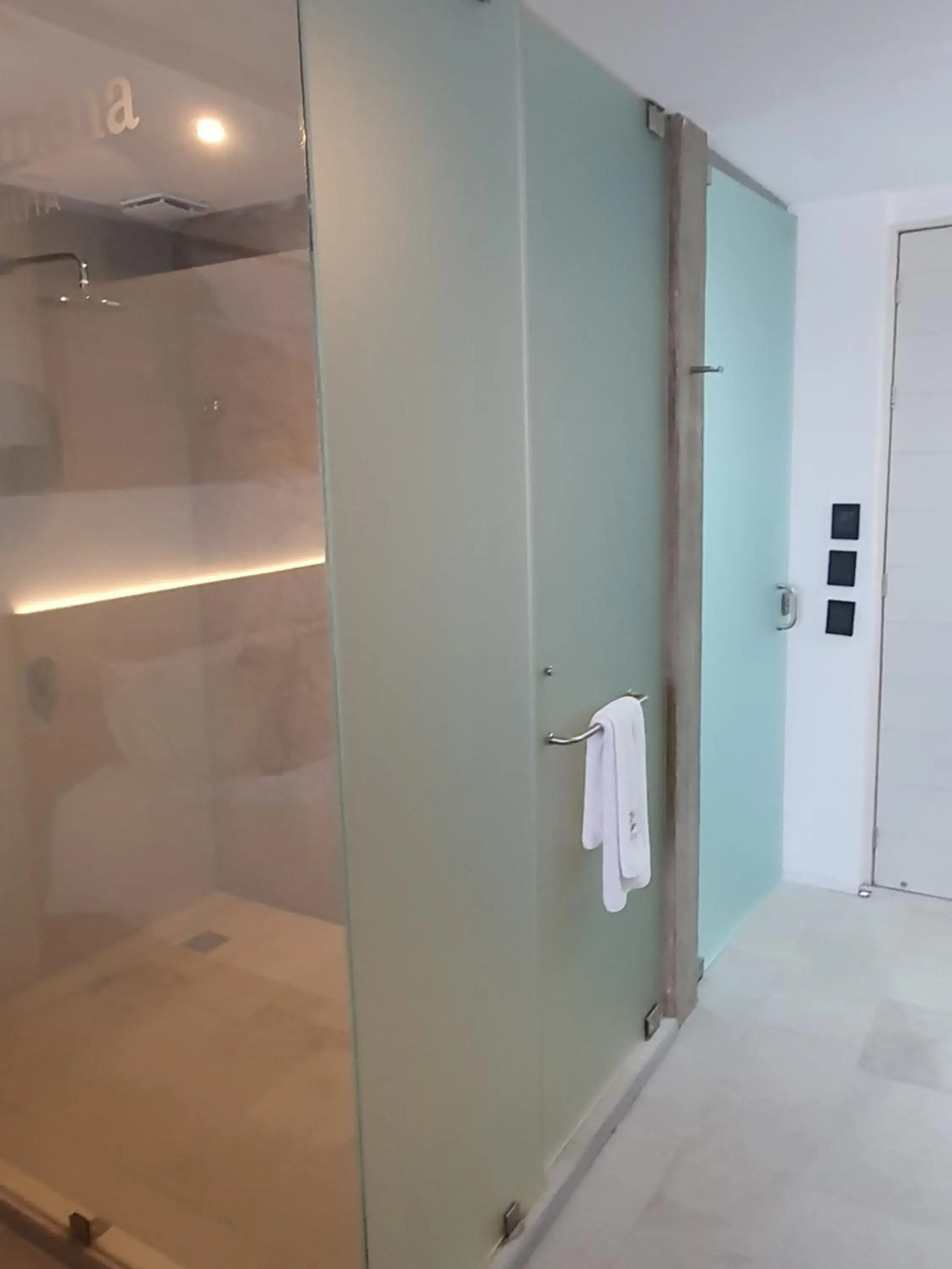 Shower, Bathroom in Ximena Hotel Boutique