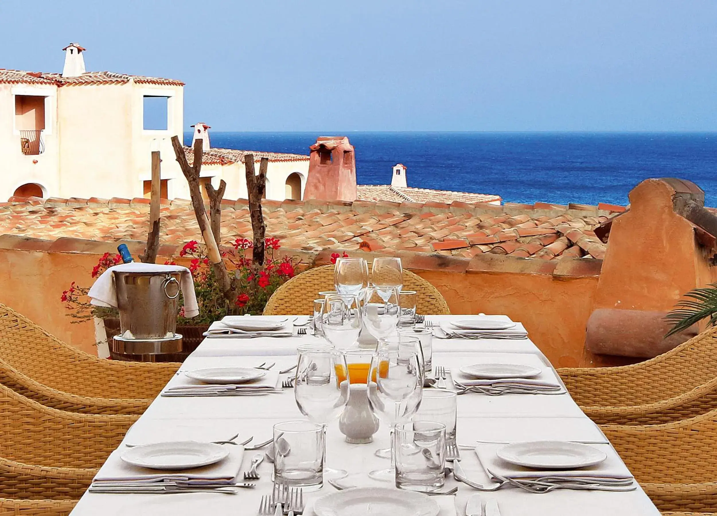 Restaurant/Places to Eat in Colonna Resort