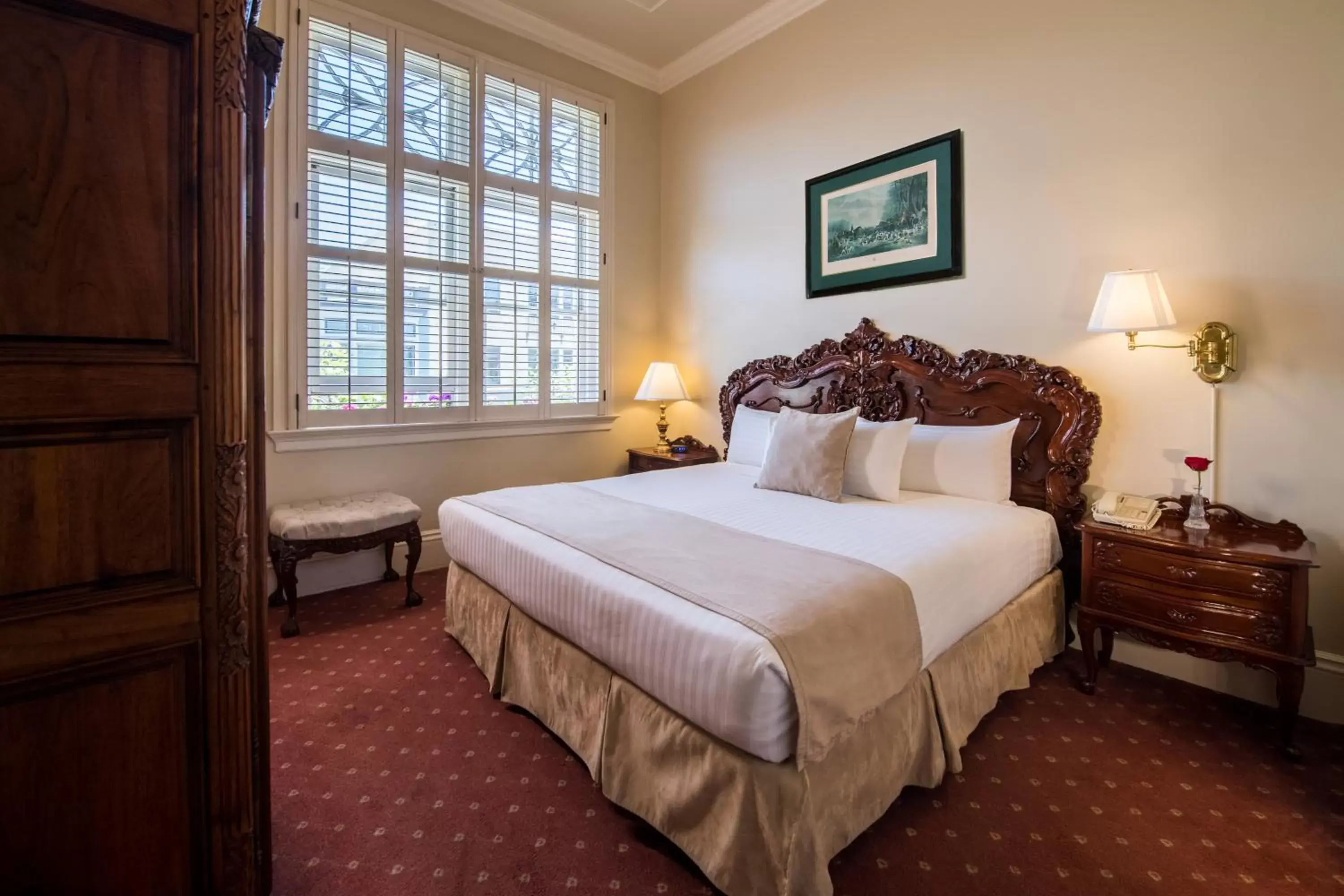 King Room in The Monterey Hotel King Room in The Monterey Hotel