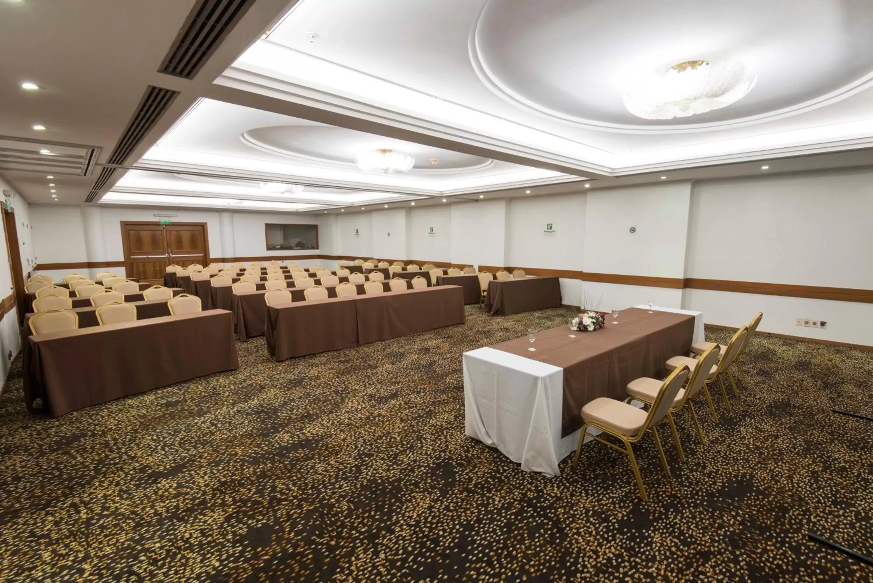 Meeting/conference room in Holiday Inn Montevideo, an IHG Hotel