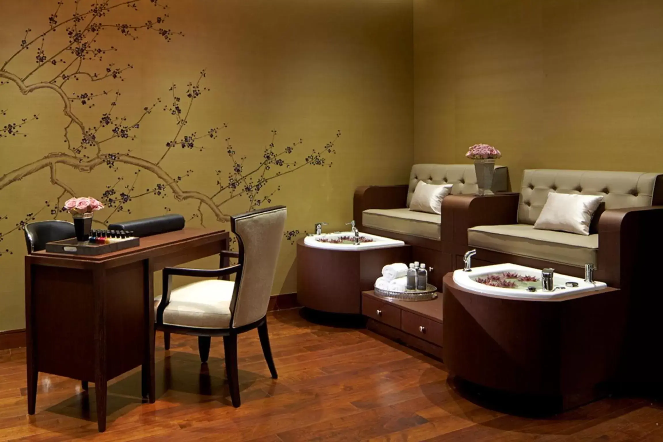 Spa and wellness centre/facilities, Restaurant/Places to Eat in Trump International New York