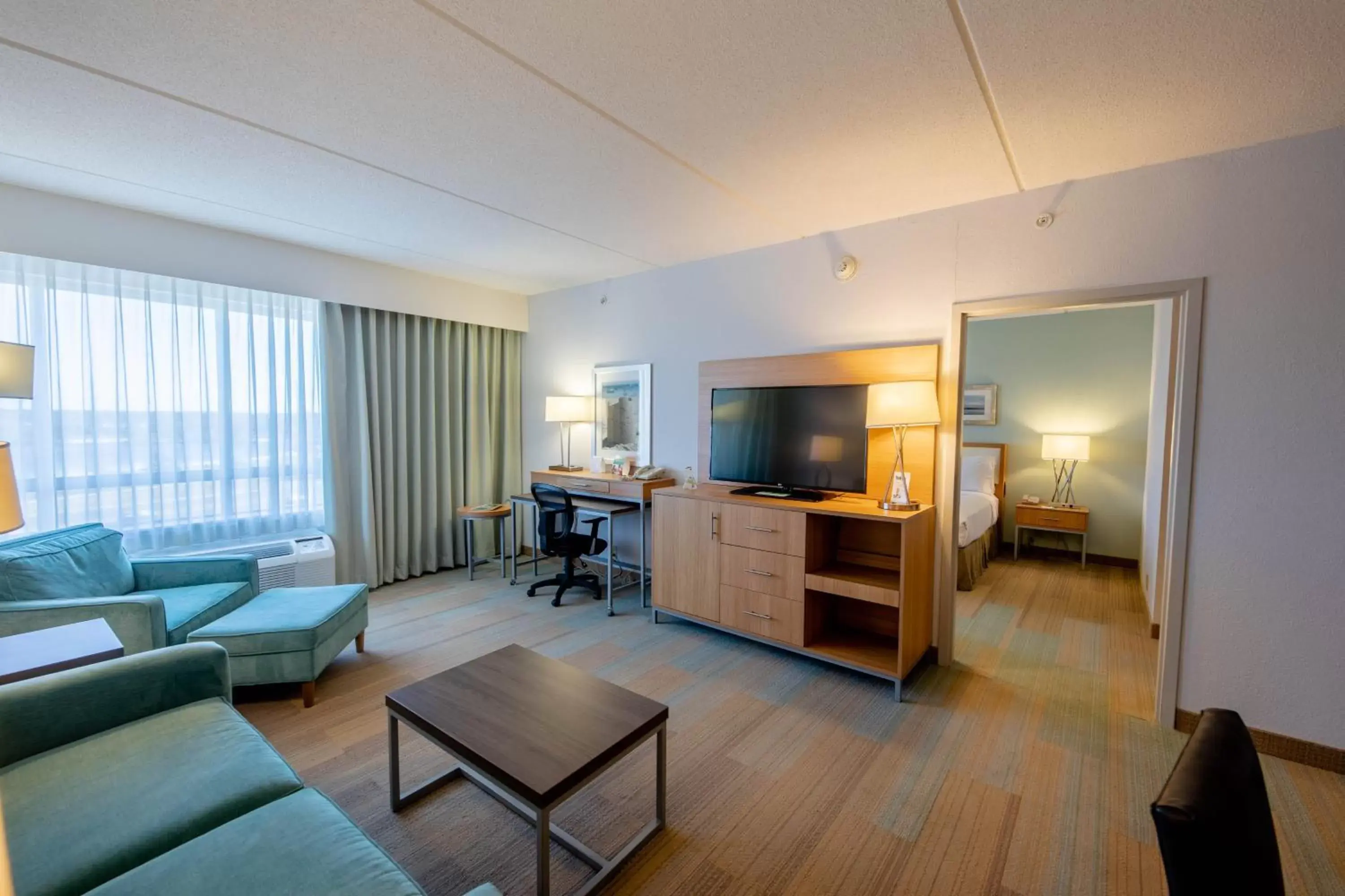 Photo of the whole room, Seating Area in Holiday Inn Manahawkin/Long Beach Island, an IHG Hotel