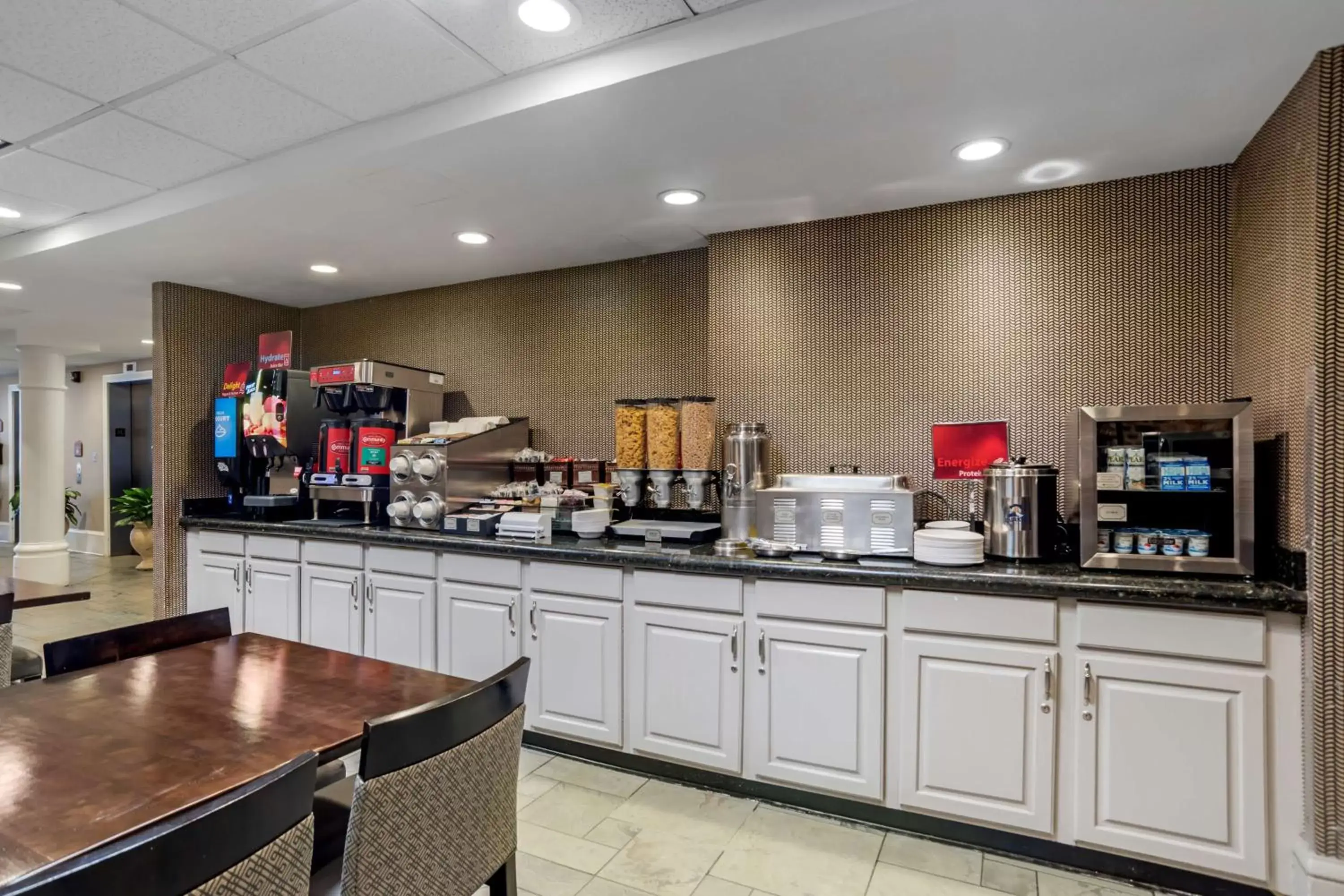 Breakfast, Restaurant/Places to Eat in Best Western Plus St. Christopher Hotel