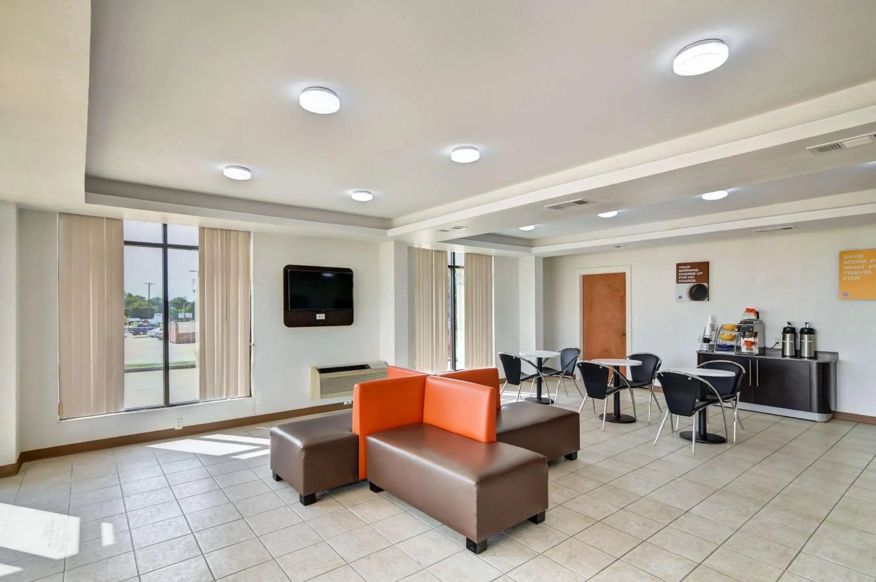 Communal lounge/ TV room in Motel 6-Lindale, TX