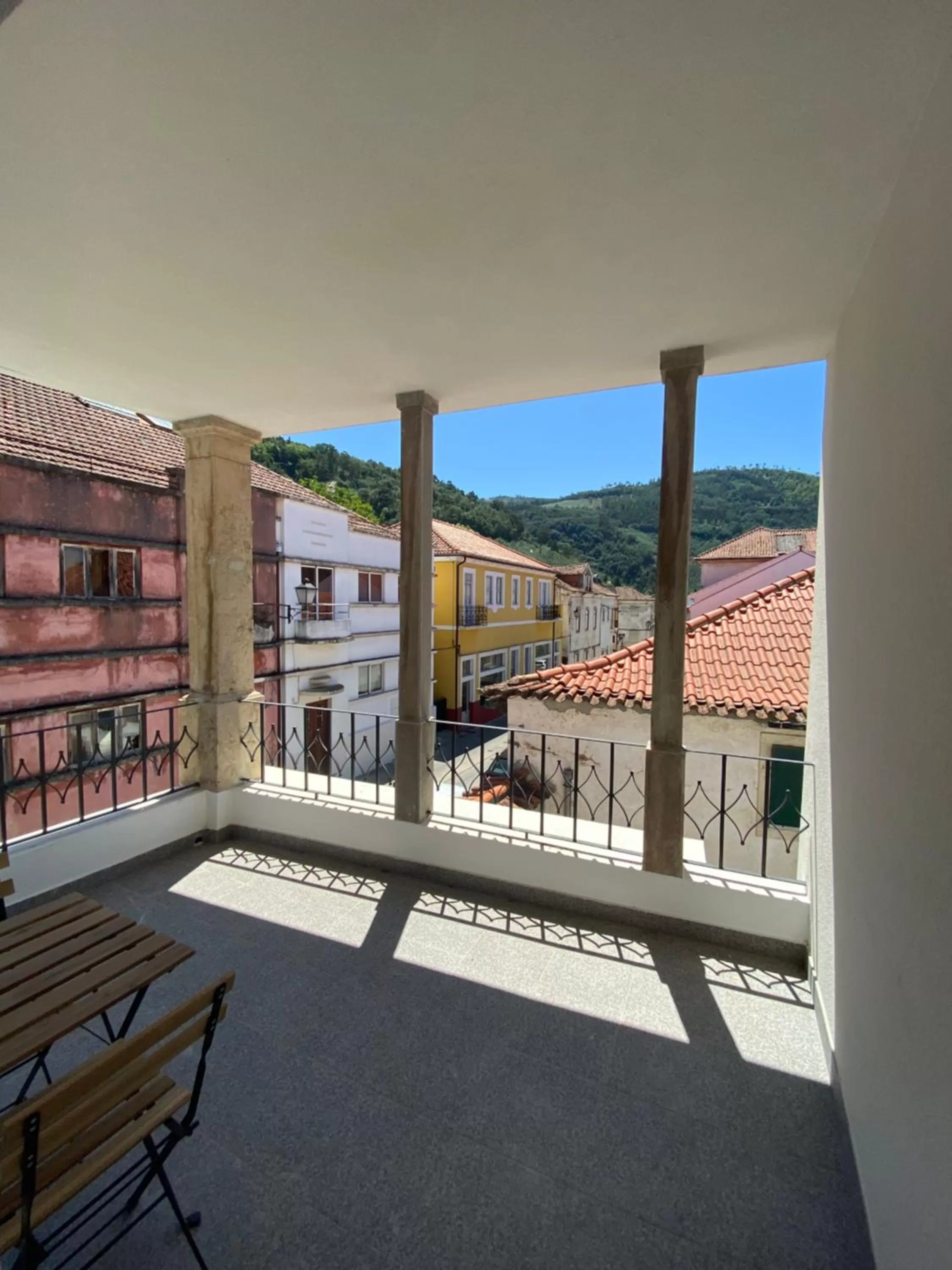 Pool View in OH Studios Lousã