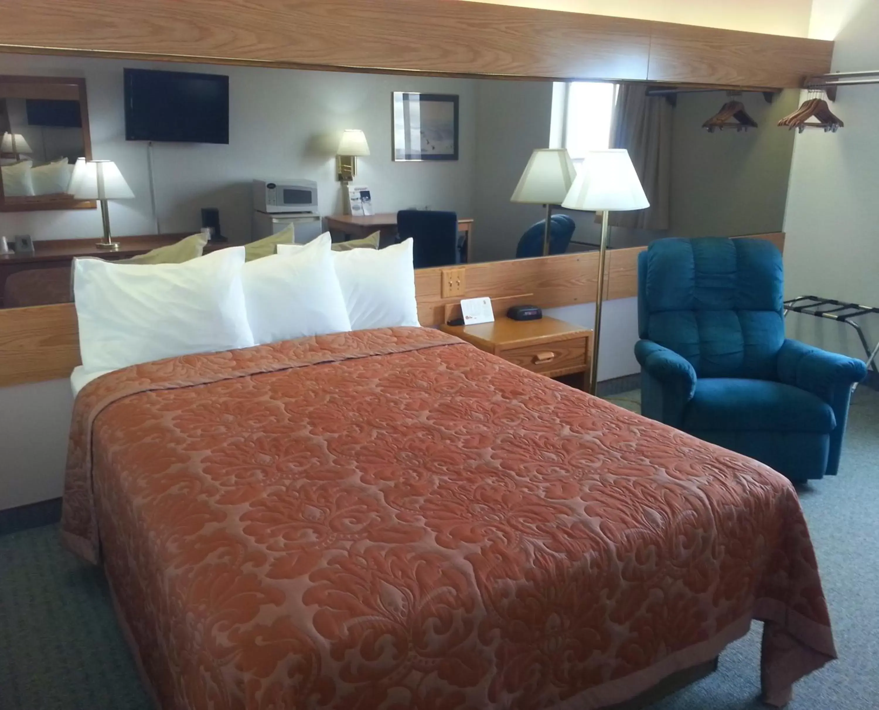 Bed in Super 8 by Wyndham Cut Bank