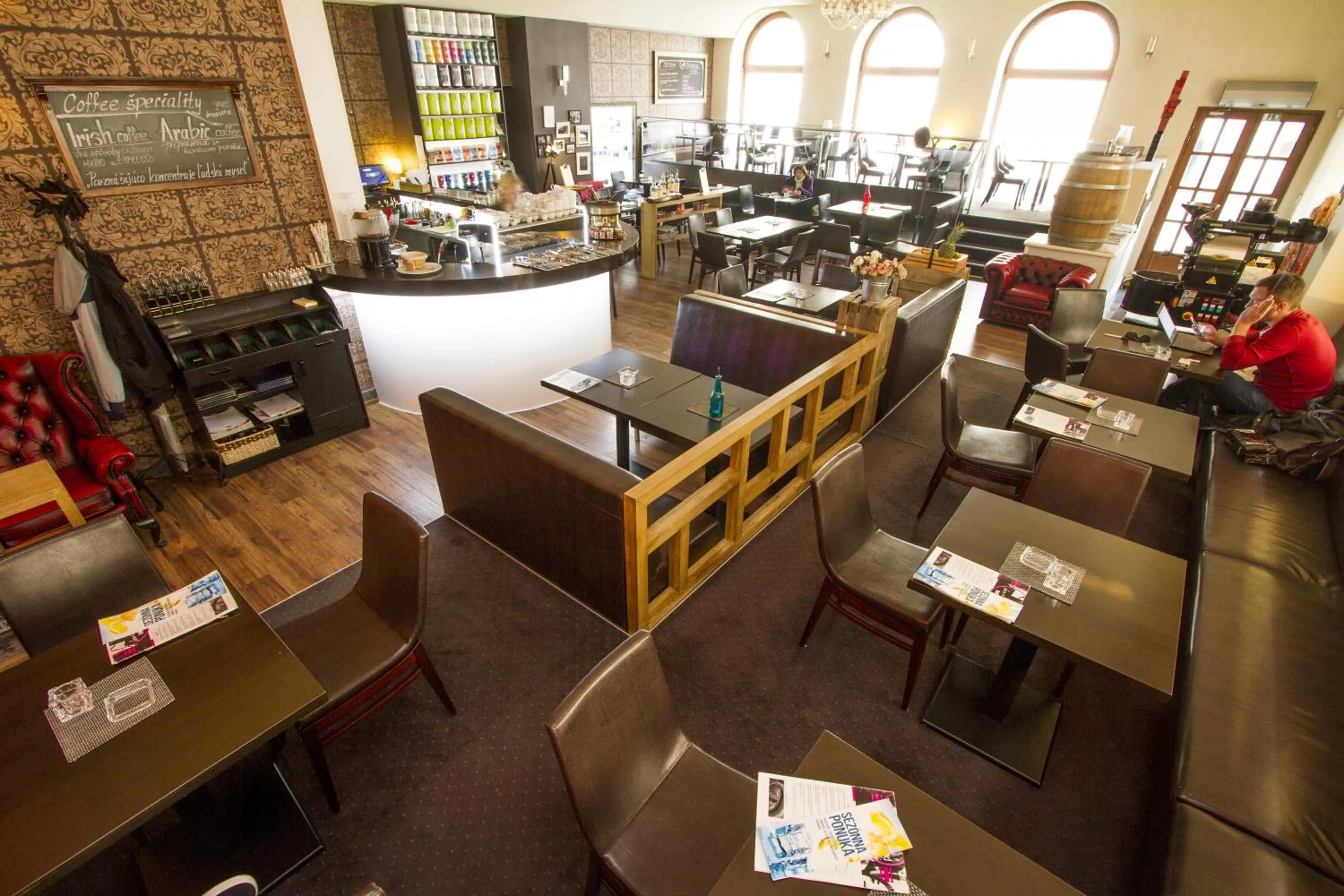 Restaurant/places to eat in Hotel Grand