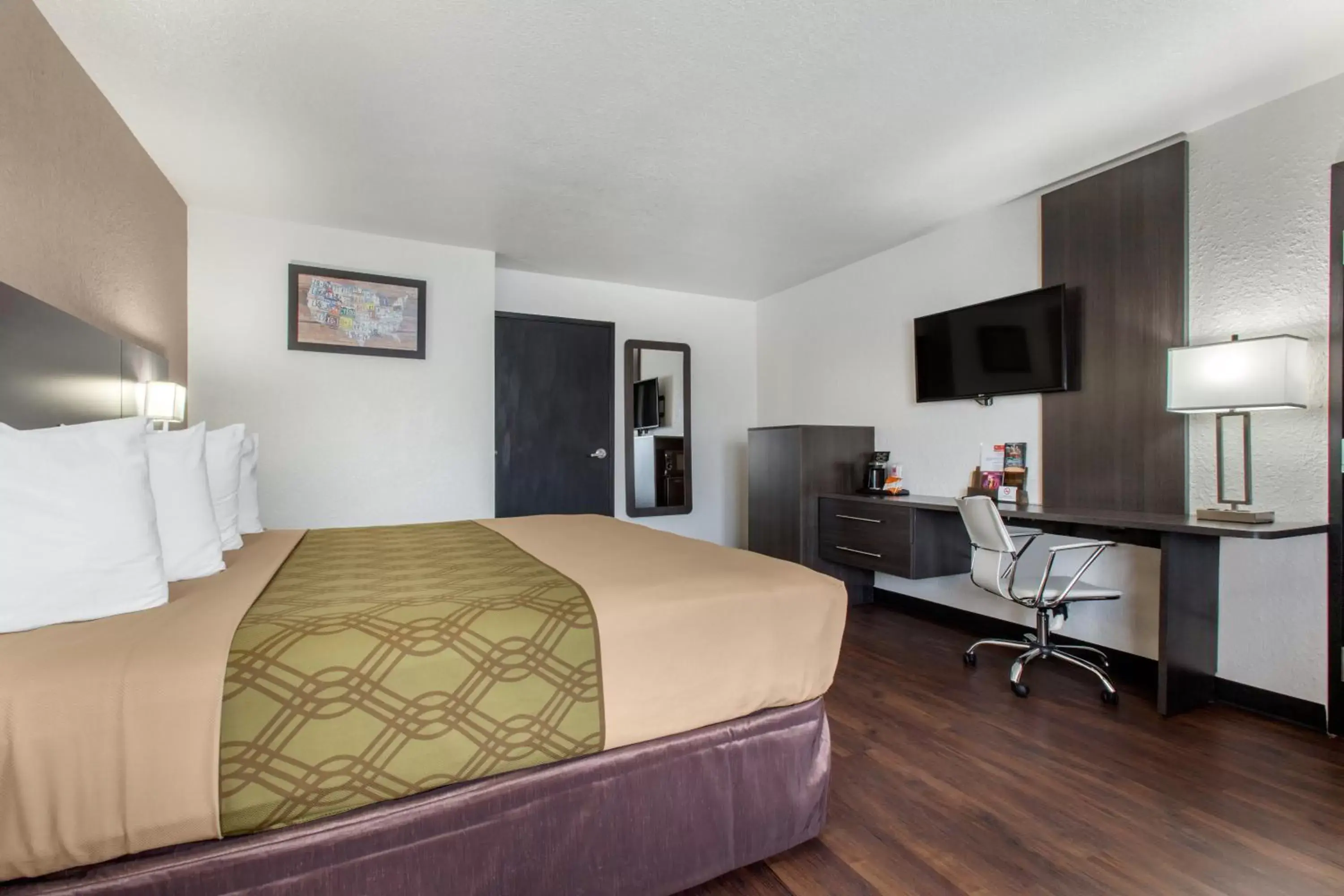TV and multimedia in SureStay Hotel by Best Western Phoenix Airport