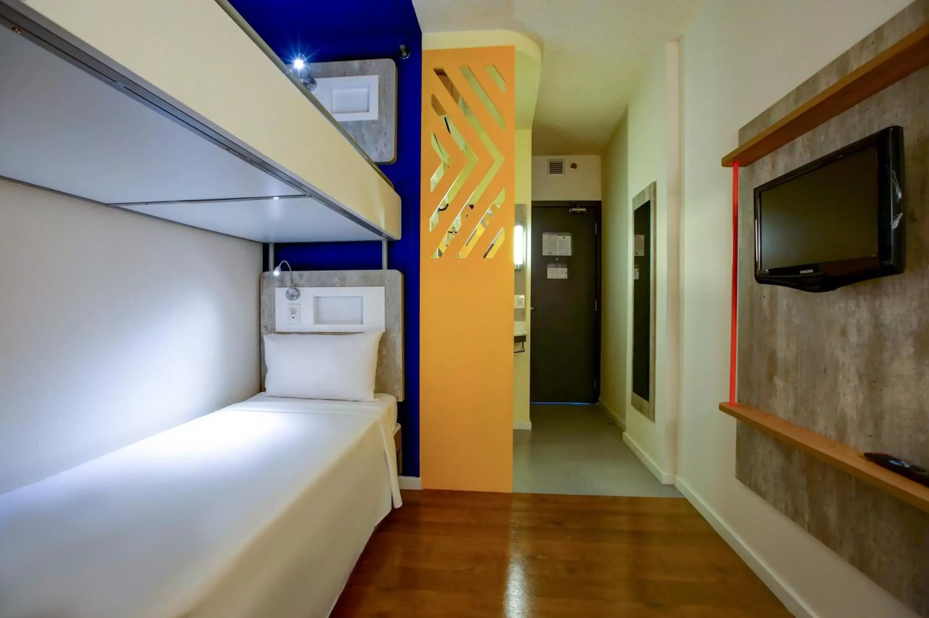 Bedroom, Bunk Bed in ibis budget Tambore