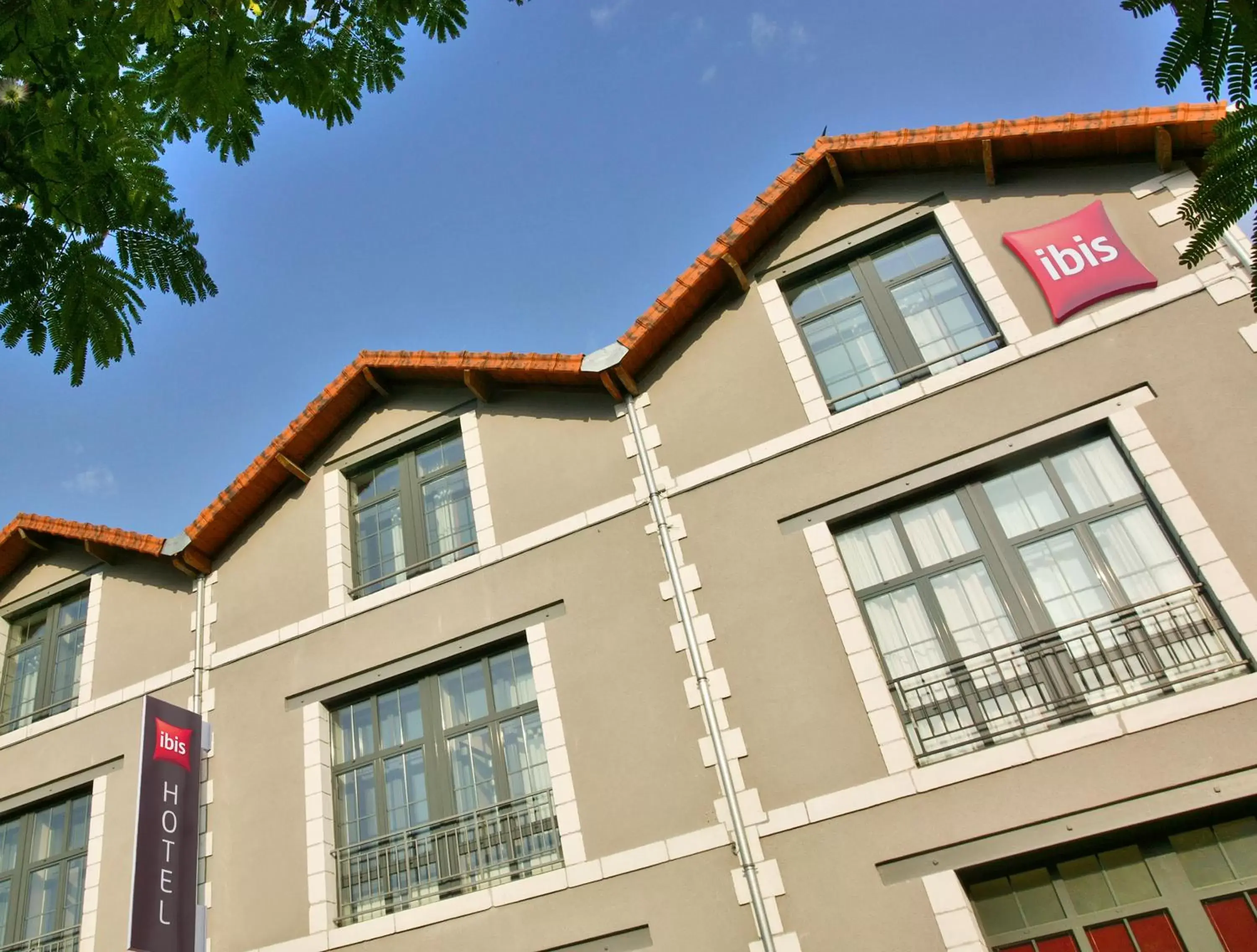 Facade/entrance, Property Building in Ibis Sarlat Centre