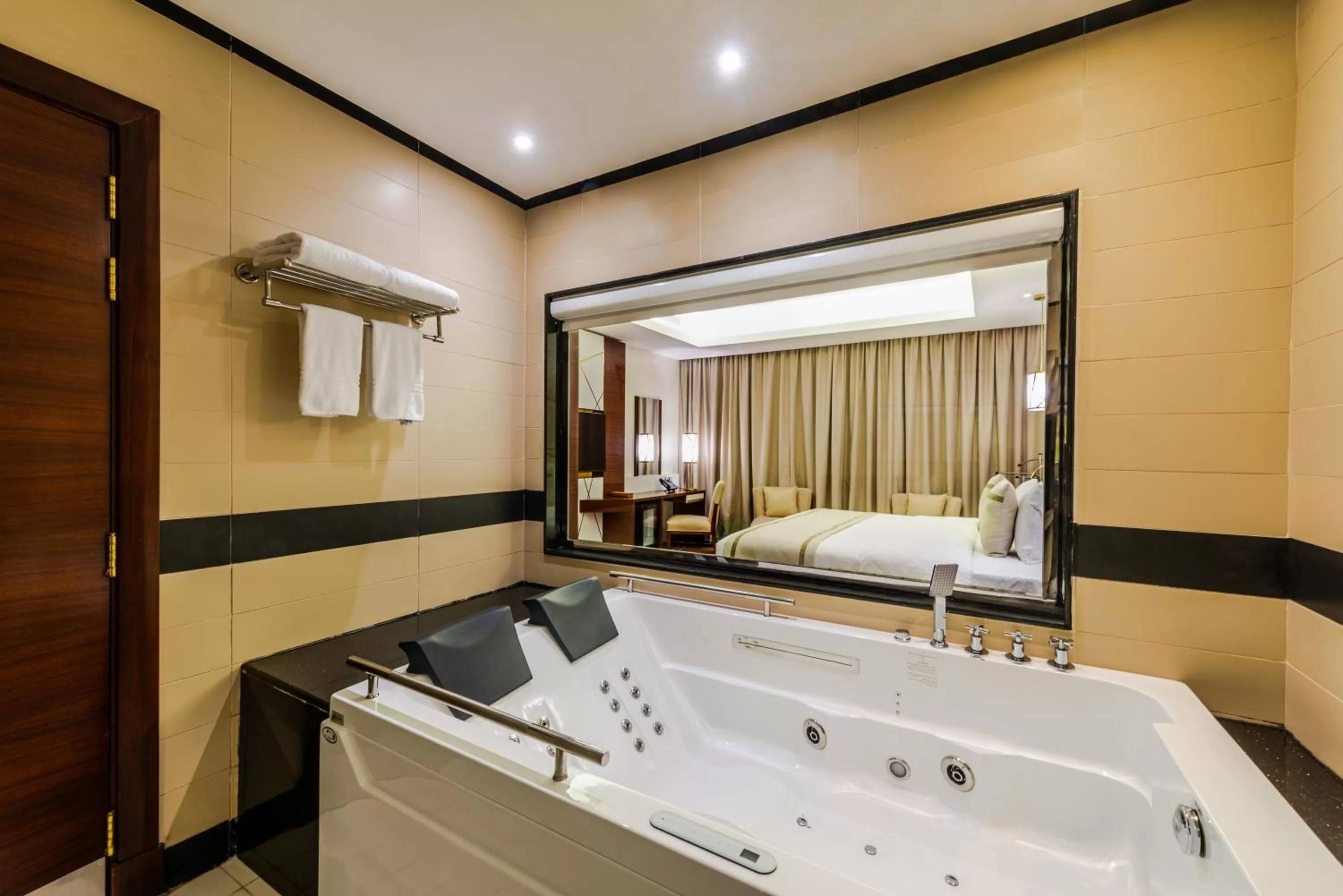Toilet, Bed in Blue Diamond Hotel Jeddah