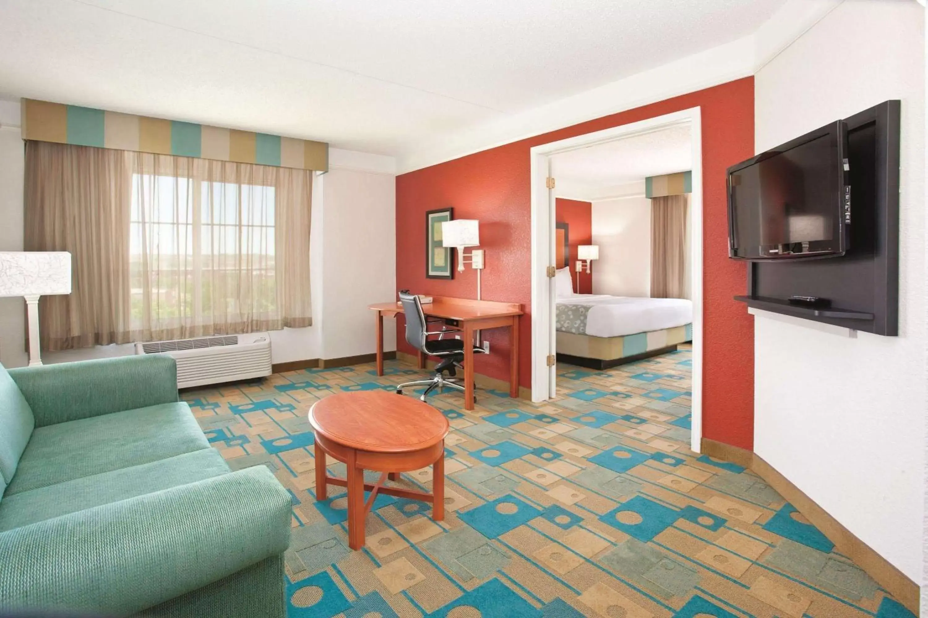 Photo of the whole room, Seating Area in La Quinta by Wyndham Colorado Springs South Airport