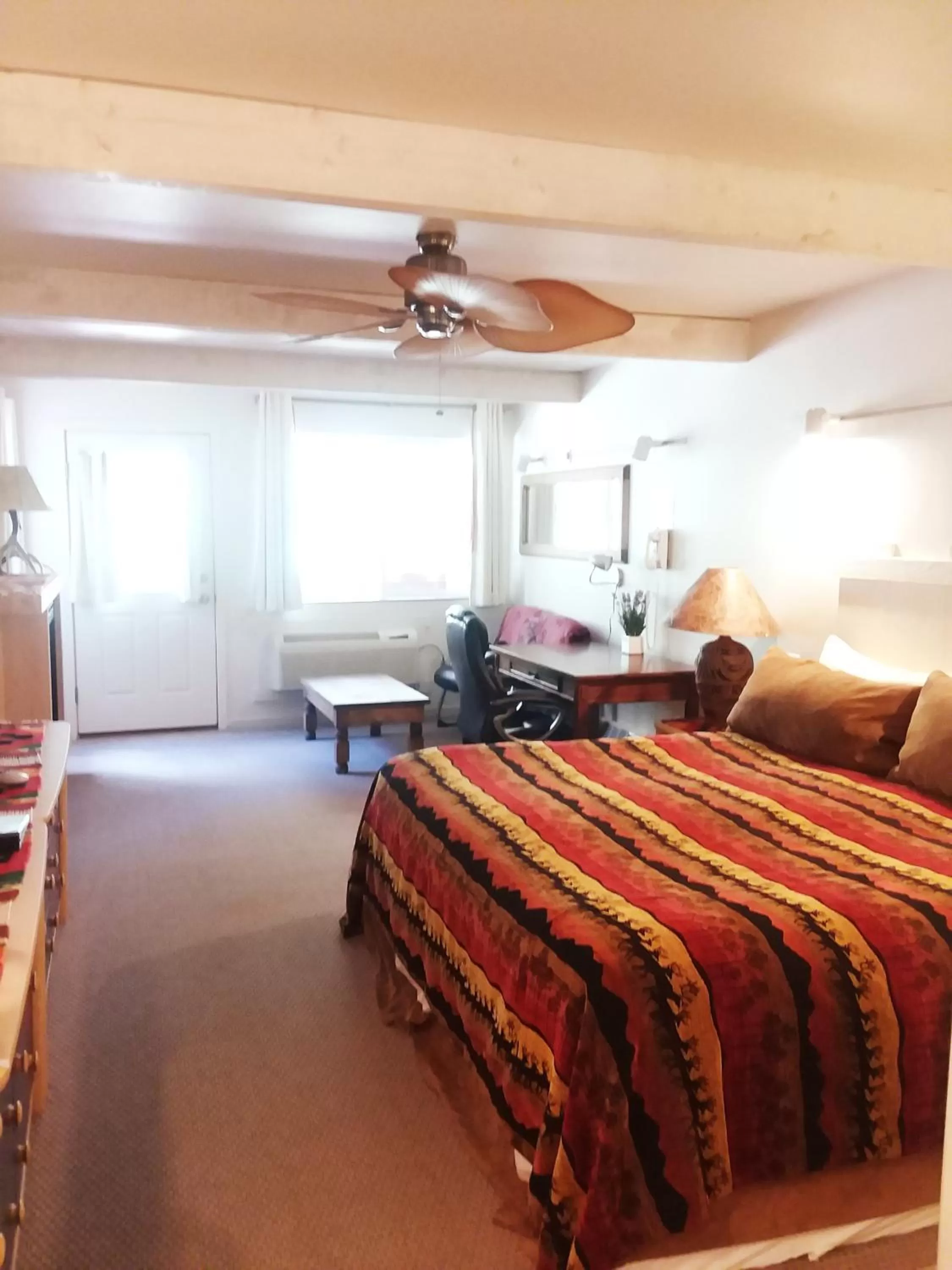 Bedroom, Bed in Hot Springs Inn