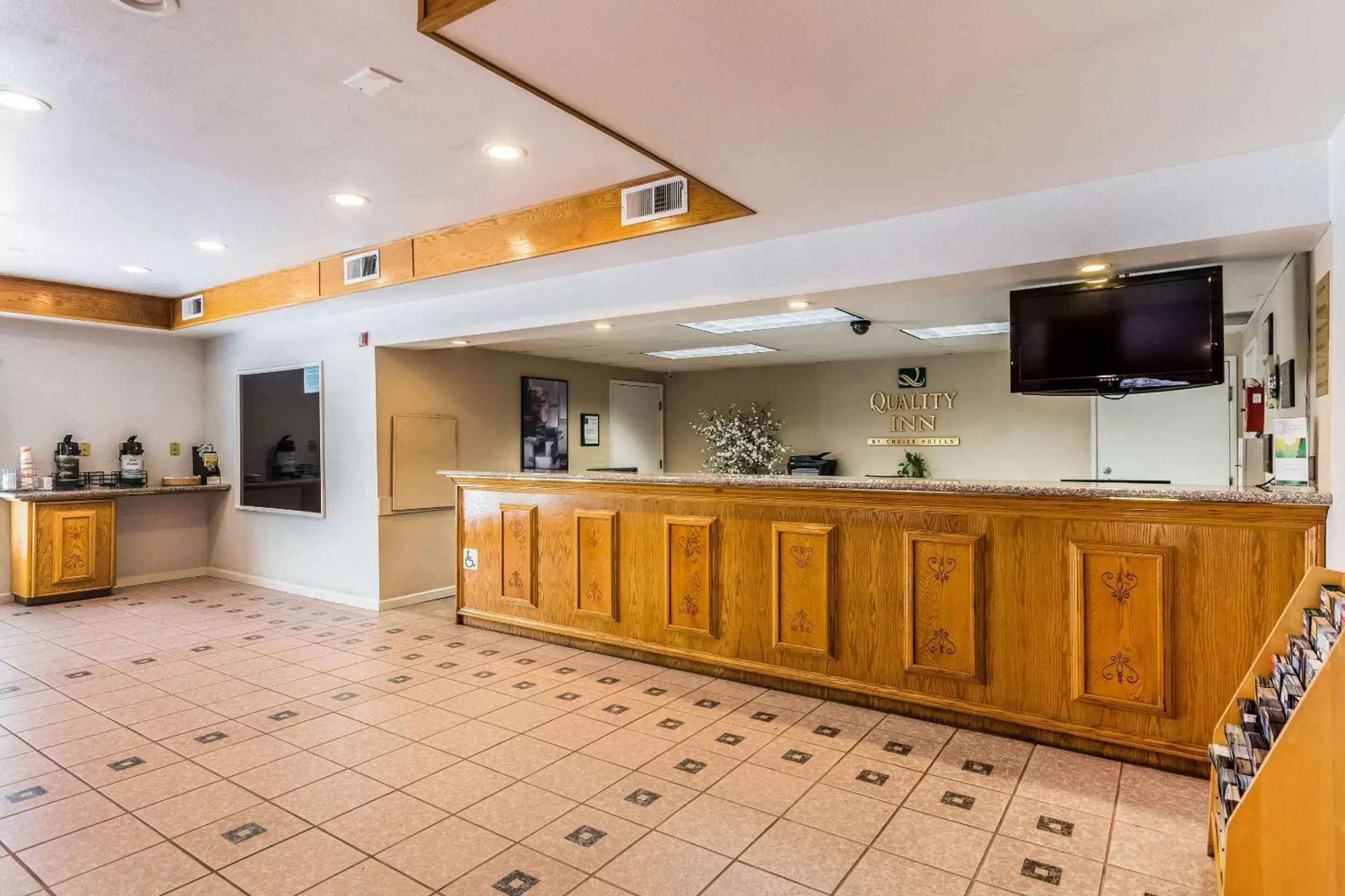 Lobby or reception in Quality Inn Fresno Near University Lobby or reception in Quality Inn Fresno Near University
