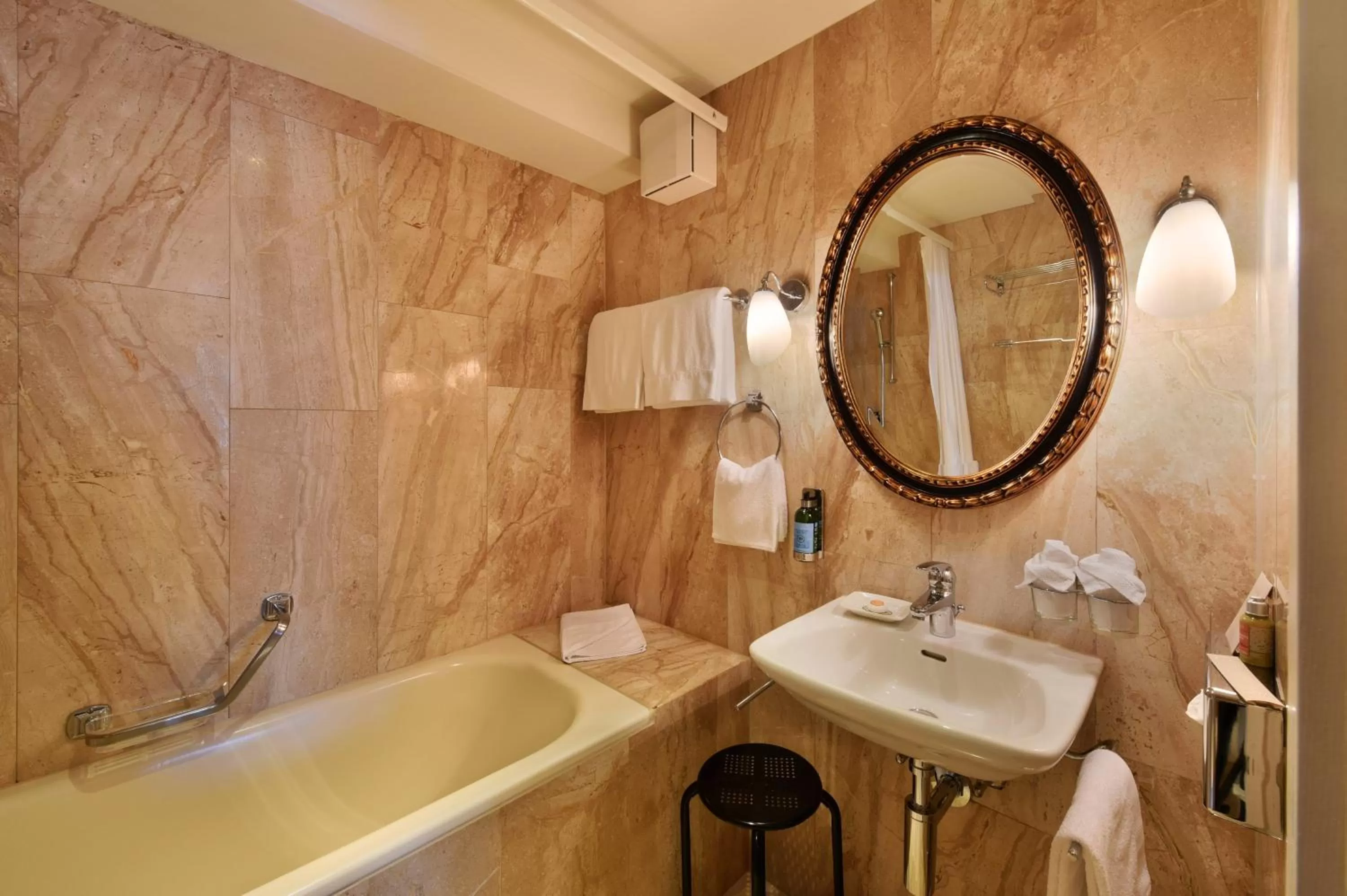 Photo of the whole room in Romantik Hotel Schwan