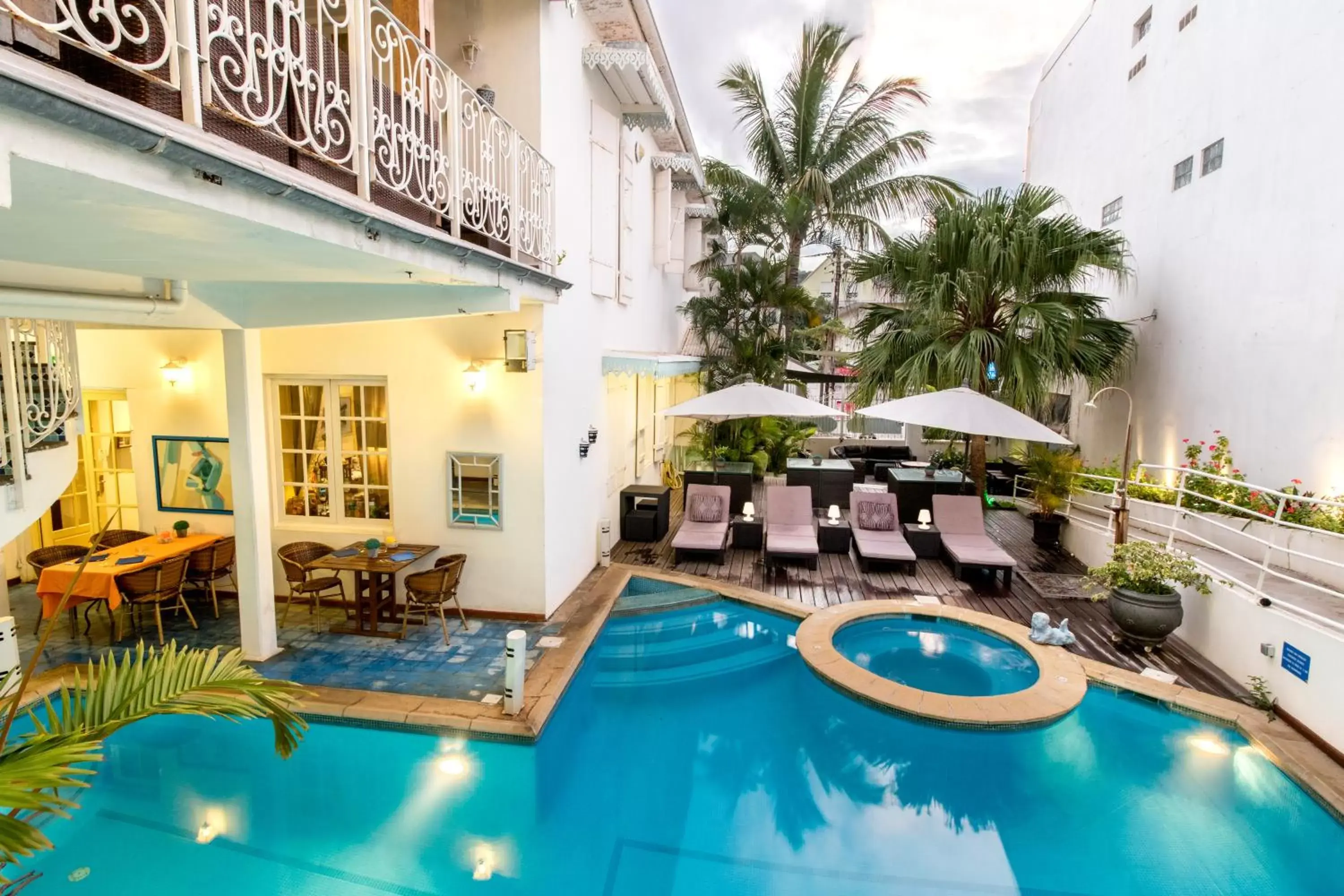 Swimming pool in Le Juliette Dodu- Le charme d'un monument historique Swimming pool in Le Juliette Dodu- Le charme d'un monument historique